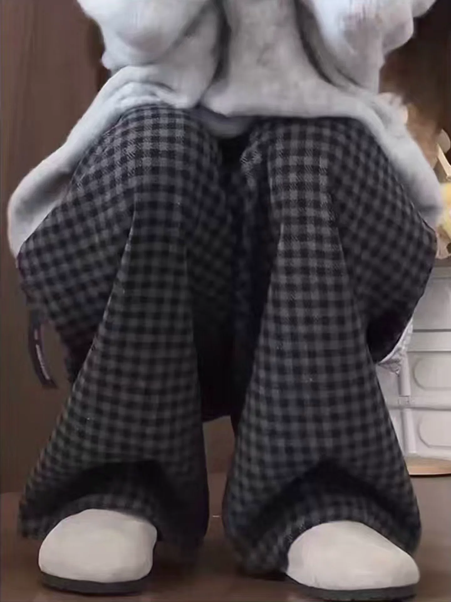 Quần âu len kẻ sọc đen xám cổ điển dành cho nữ trong mùa thu đông, cỡ lớn, eo cao, tạo vẻ thon gọn, quần ống rộng nhung