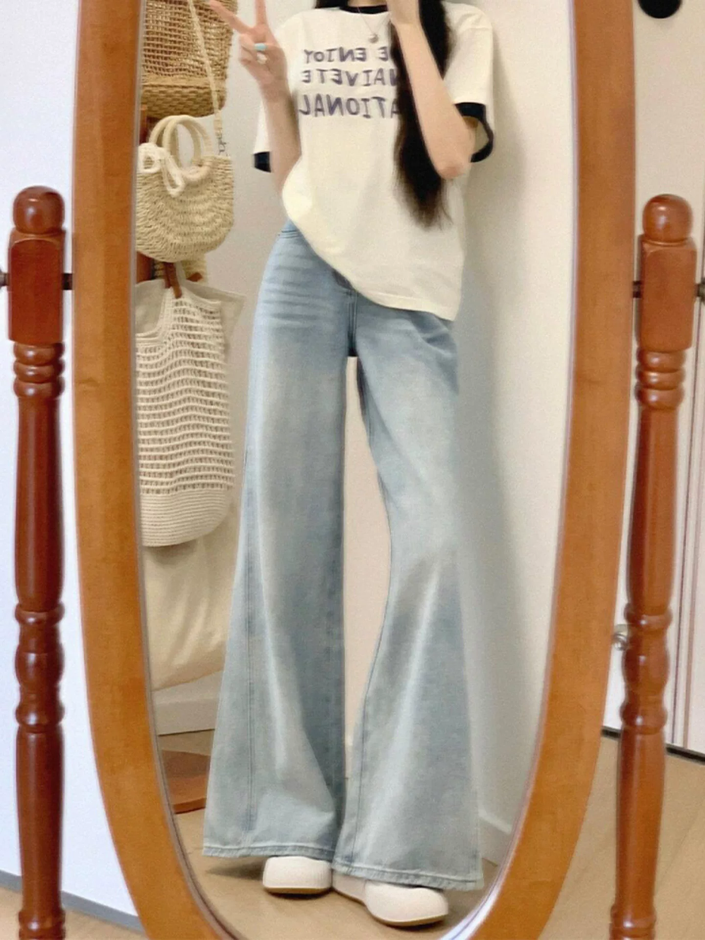 Quần jean ống loe lưng cao màu xanh nhạt dành cho nữ, phong cách đầu thu, cỡ lớn, dáng rộng, tôn dáng, mềm mại, không bó sát ở chân, quần ống chuông.