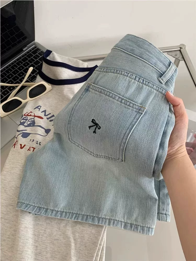 Quần short denim màu sáng dành cho nữ, cỡ lớn mùa hè, kiểu dáng rộng rãi lưng cao hợp thời trang, che hông, quần ống rộng chữ A tôn dáng.