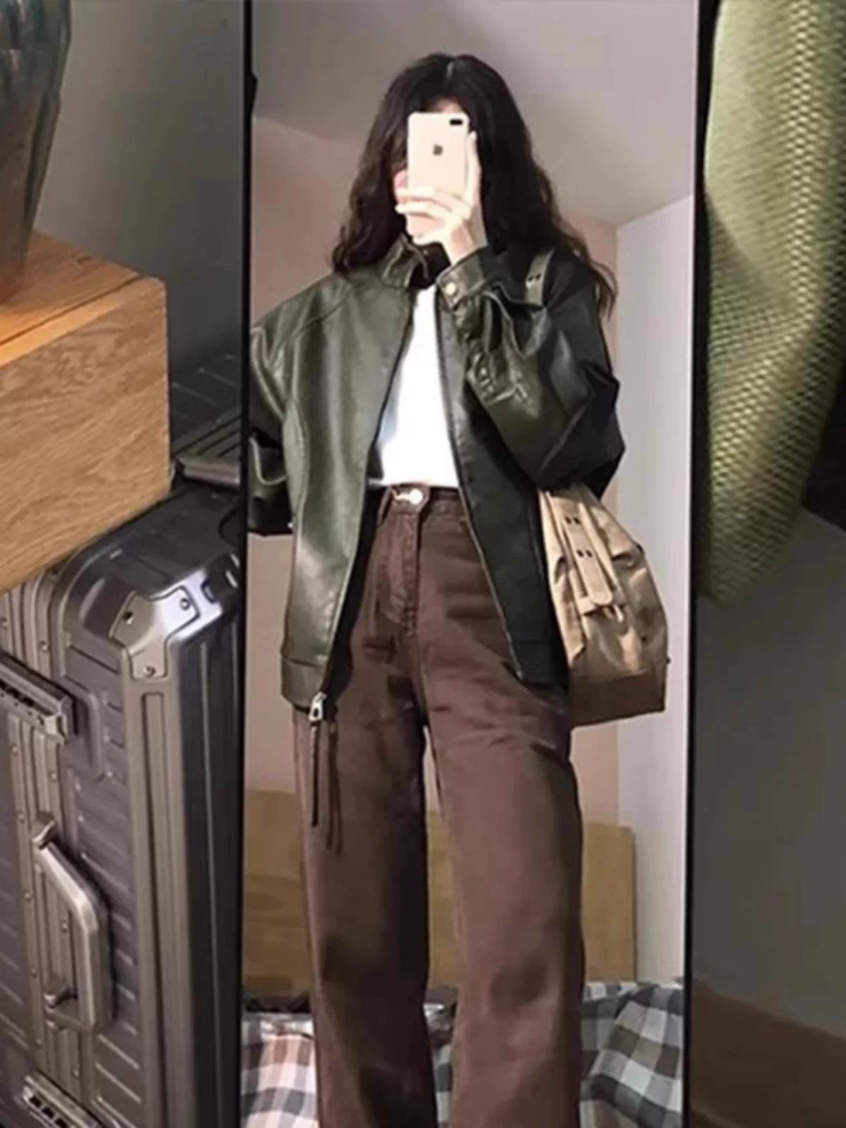 Quần jeans màu nâu cà phê dành cho nữ, kiểu mới thu đông 2024, size lớn, cạp cao, dáng rộng, suôn mềm, tôn dáng, quần ống rộng hẹp.