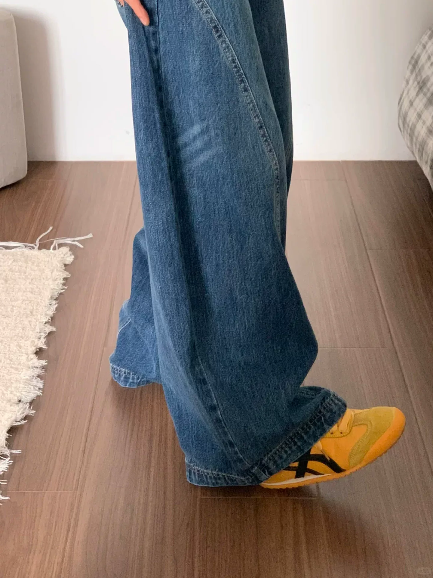 Quần jeans kiểu Mỹ cổ điển dáng lửng dành cho nữ mùa thu 2025, size lớn, cạp cao, rộng rãi, suôn dáng, tôn dáng, ống rộng