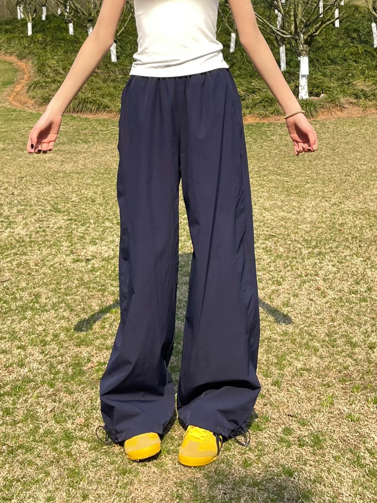 Quần cargo màu xanh navy nhanh khô dành cho nữ mùa hè 2025, size lớn, cạp cao, dáng rộng, tôn dáng, thể thao, thường ngày, ống rộng