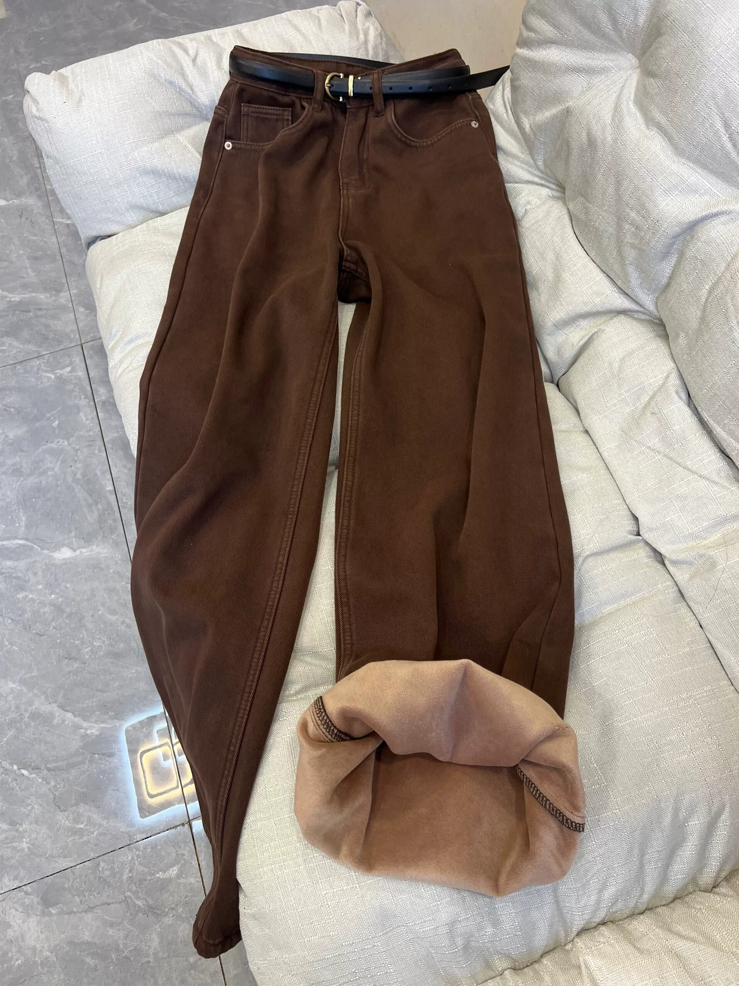 Quần jean dày lót lông màu nâu cà phê cổ điển dành cho nữ, mùa thu đông, cỡ lớn, lưng cao, dáng rộng, giảm béo, quần ống rộng ống thẳng.