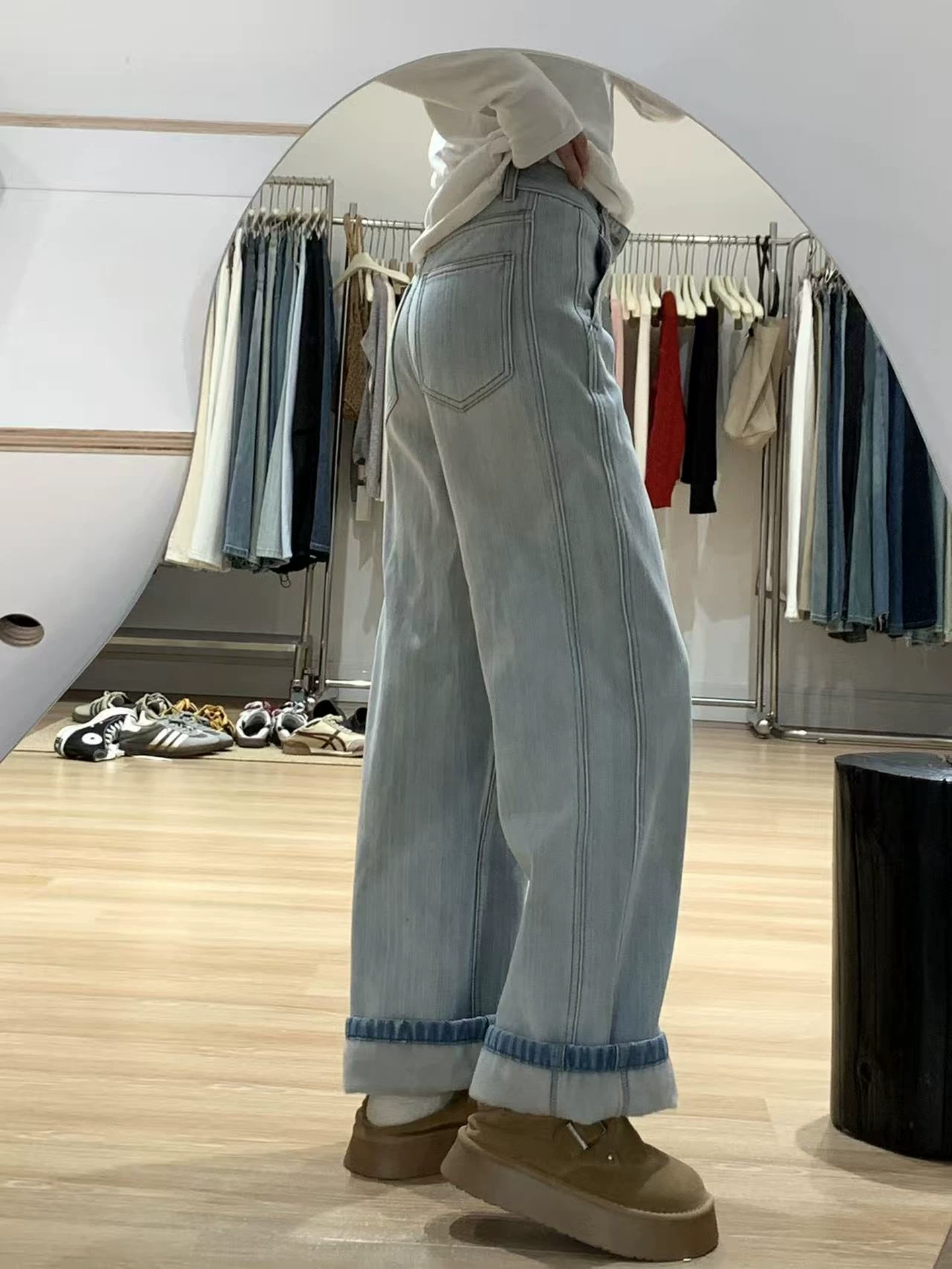 Quần jean ống thẳng màu xanh nhạt dành cho nữ, mùa thu đông, cỡ lớn, lưng cao, dáng rộng, dáng thon gọn, lót lông cừu, dày dặn, ống rộng, quần dài đến sàn.