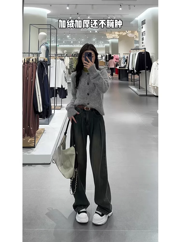 Quần jeans ống đứng màu xám xi măng dành cho nữ thu đông 2025, size lớn, cạp cao, dáng rộng, chất liệu mềm mại, có lớp lót lông cừu, tôn dáng.