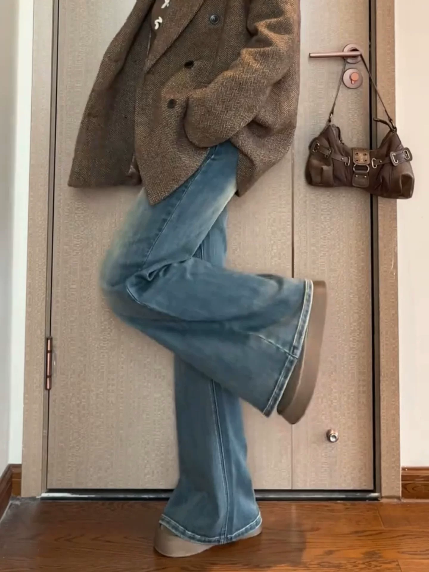 Quần jeans xanh vintage dáng loe nữ thu đông 2025, size lớn, cạp cao, tôn dáng, che hông, chất liệu co giãn, kiểu dáng bootcut