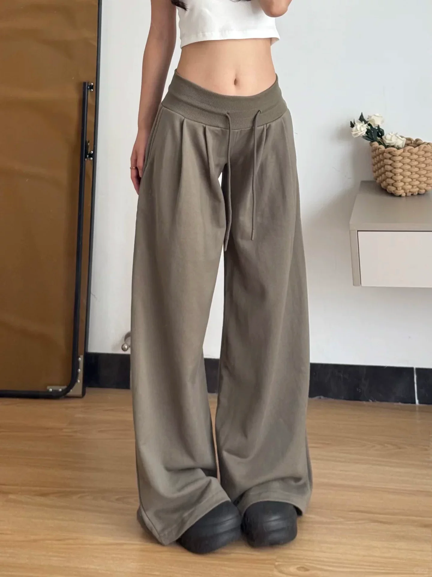 Quần thể thao giản dị kiểu Mỹ cổ điển dành cho nữ, phong cách mùa thu, cỡ lớn, lưng cao, dáng rộng, dáng suôn, quần ống rộng giúp thon gọn.