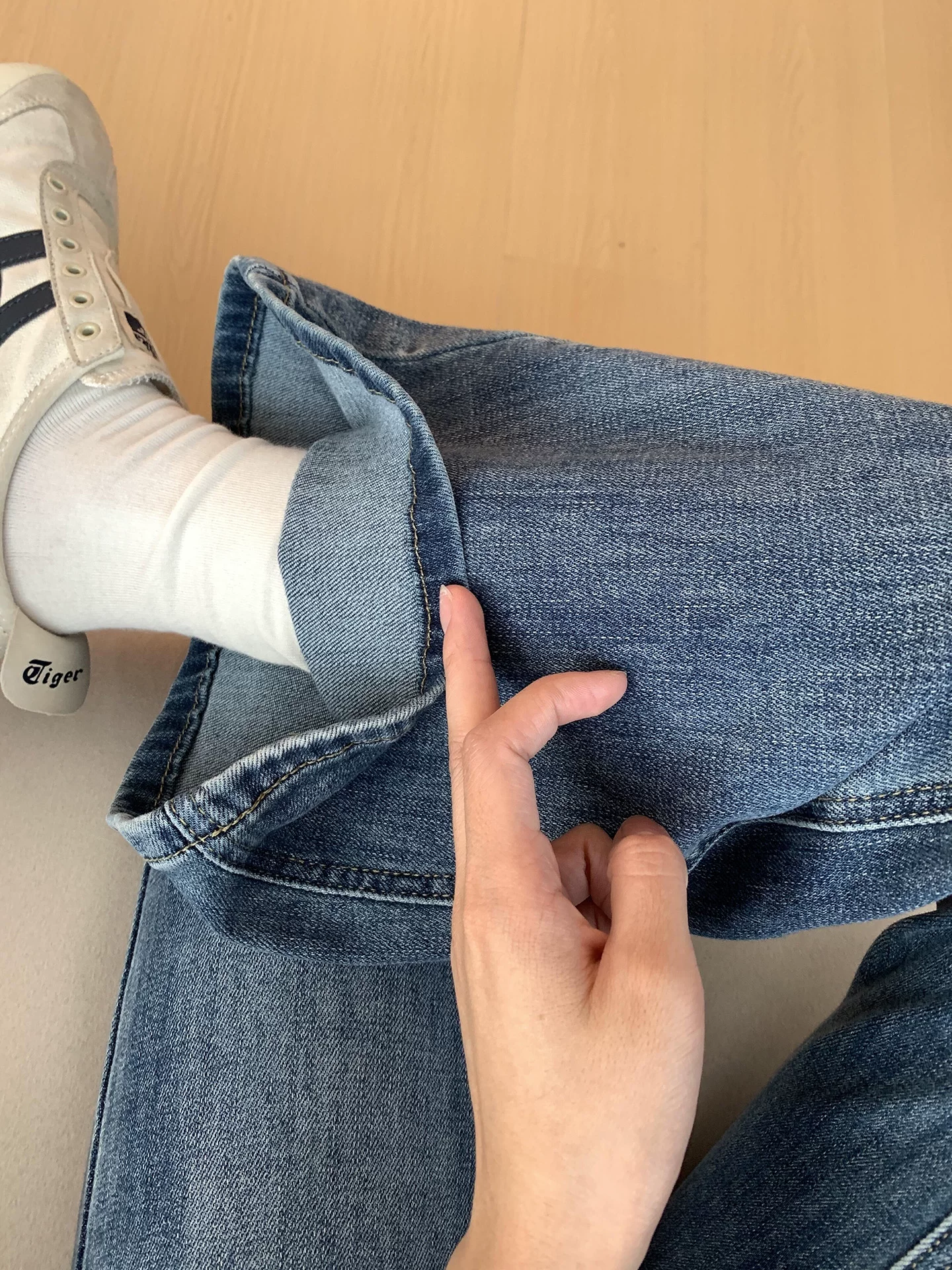 Quần jeans loe nữ thu đông 2025, size lớn, cạp cao, co giãn, che hông, tôn dáng, kiểu dáng chuông, dành cho người có thân hình quả lê