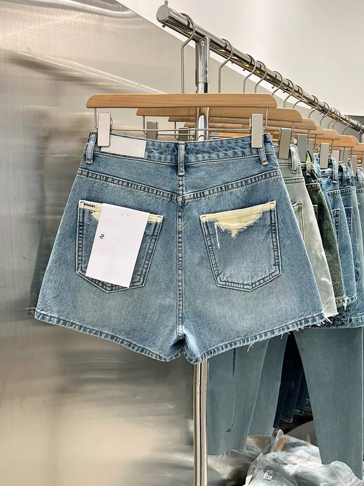 Quần short denim rách màu xanh nhạt dành cho nữ, kiểu dáng mỏng mùa hè, cỡ lớn, lưng cao, dáng rộng, quần ống rộng chữ A tôn dáng.