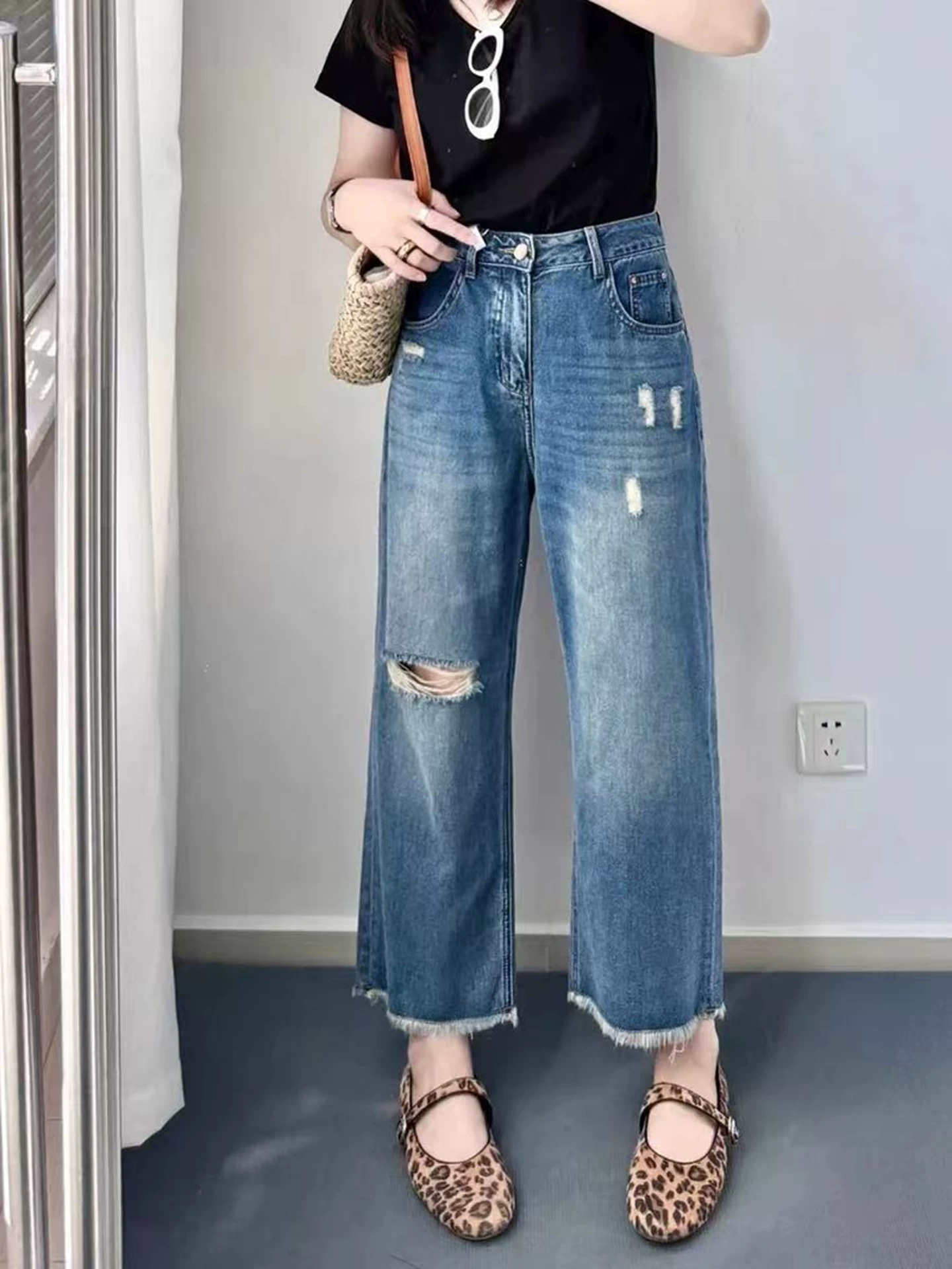 Quần jeans ống đứng rách cho nữ, kiểu dáng mỏng mùa hè 2025, size lớn, cạp cao, tôn dáng, nhỏ nhắn, quần ống rộng, kiểu cropped.