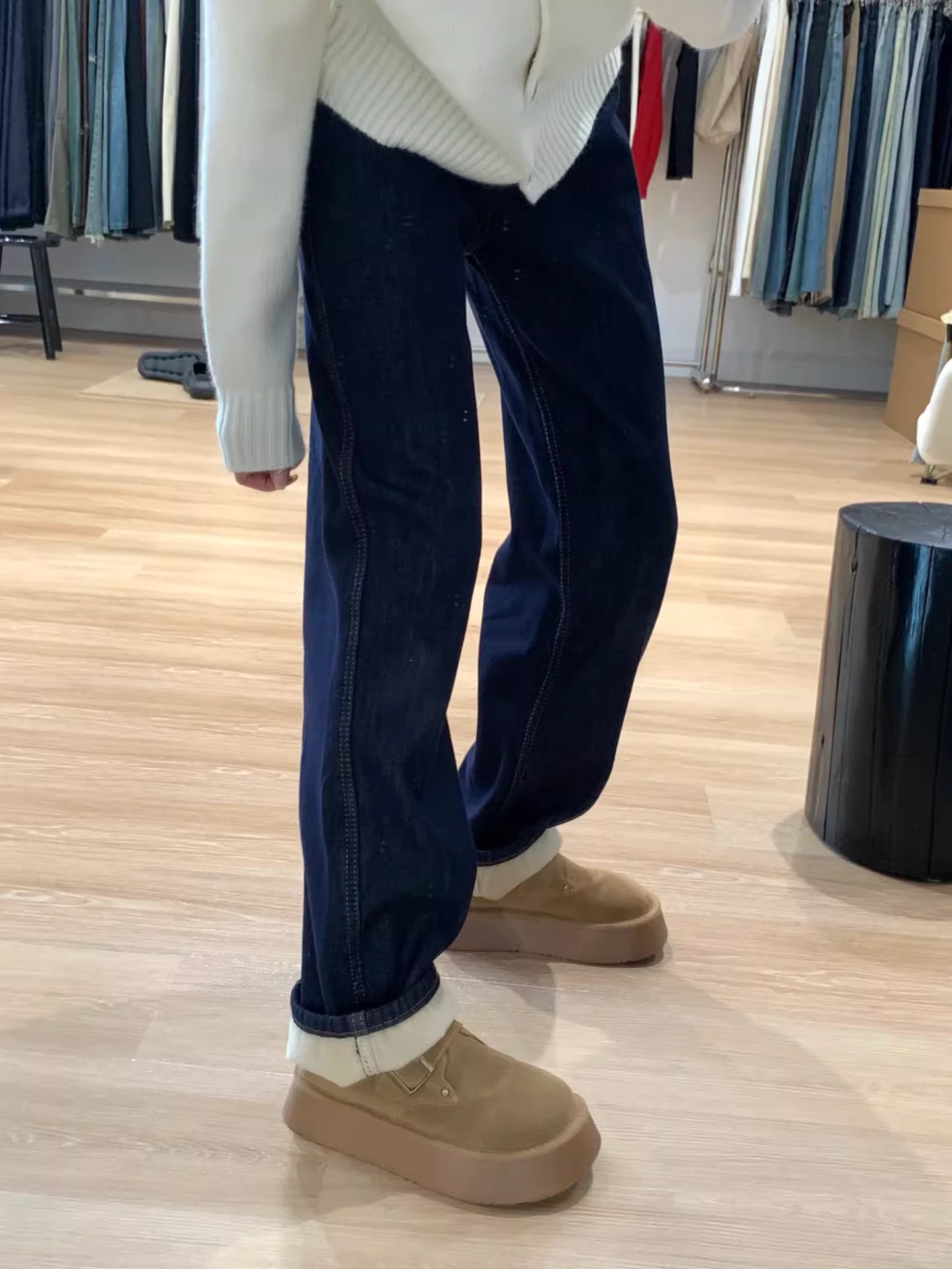 Quần jean ống thẳng dày lót lông màu xanh đậm dành cho nữ, mùa thu đông, cỡ lớn, lưng cao, giảm béo, nhỏ nhắn, quần ống rộng.