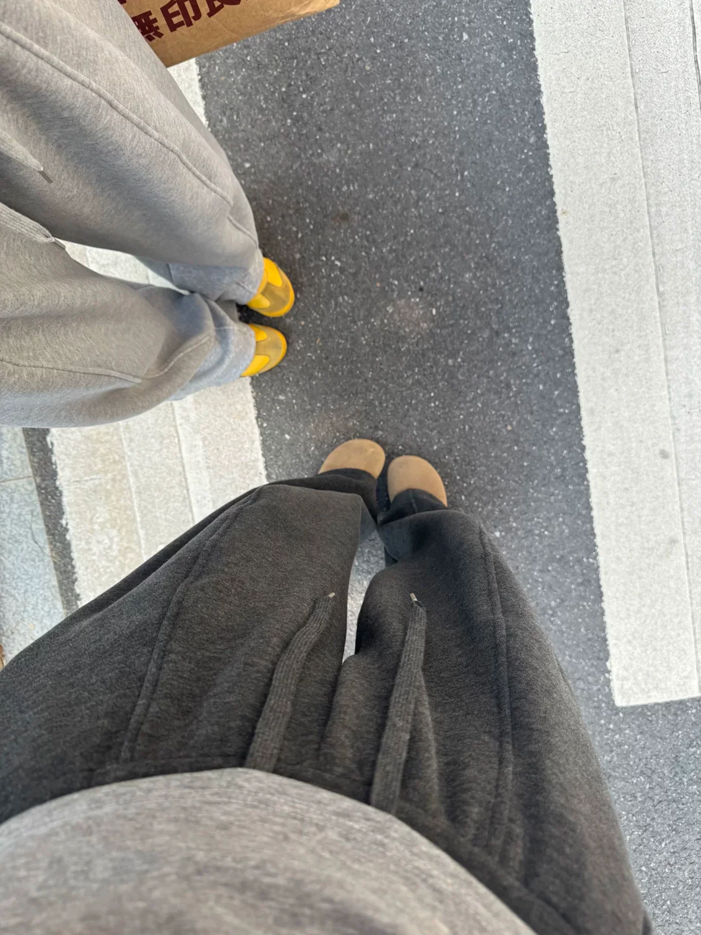 Quần len kiểu dáng lười dành cho nữ, mùa thu đông, lót lông cừu, dày dặn, cỡ lớn, lưng cao, dáng suôn, tôn dáng, quần ống rộng hình lưỡi kiếm.