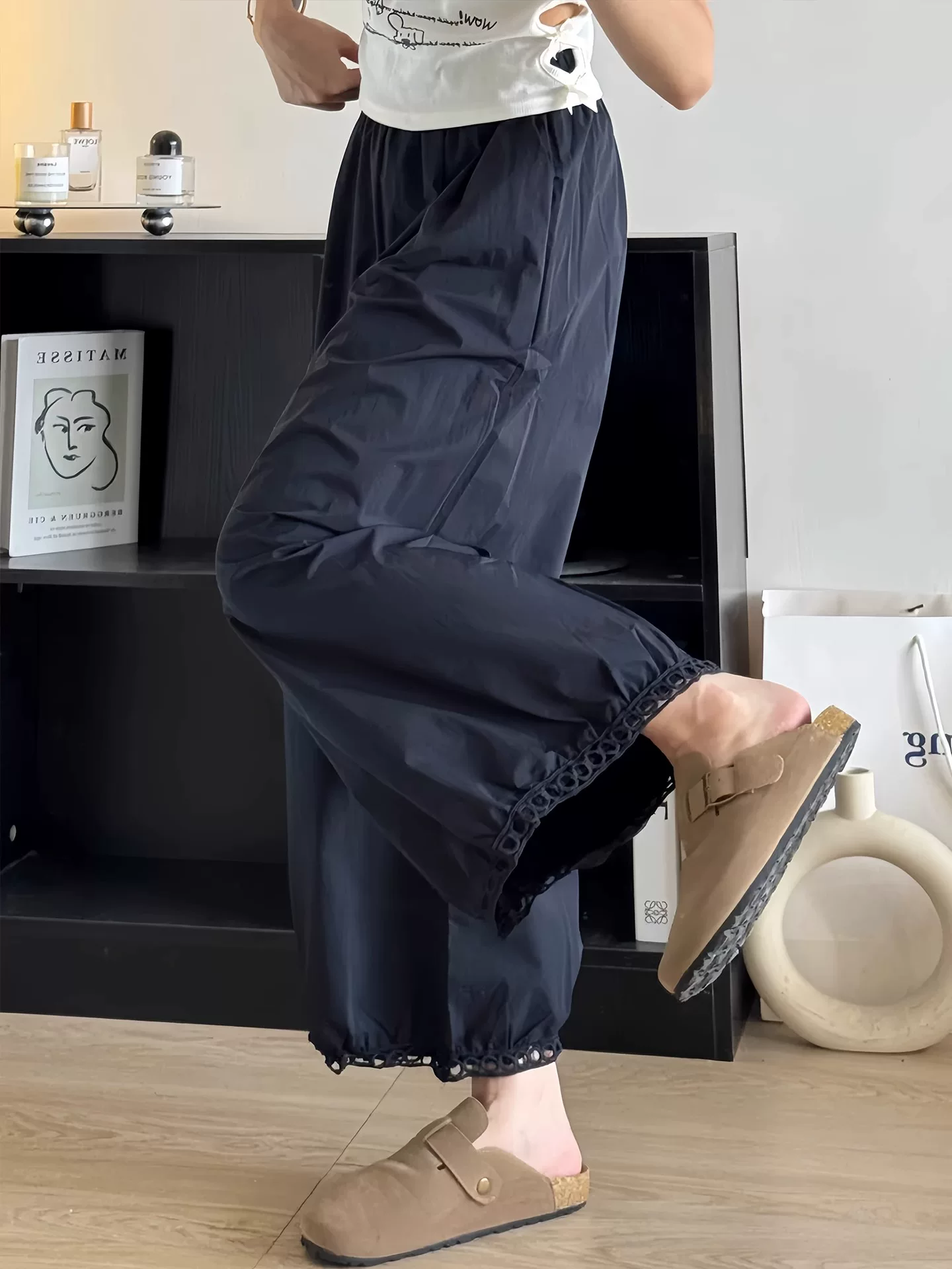 Quần âu ngắn màu xanh hải quân dành cho nữ, cỡ lớn mùa hè, cạp cao, dáng rộng, quần đèn lồng thon gọn, quần ống rộng phong cách lười biếng.