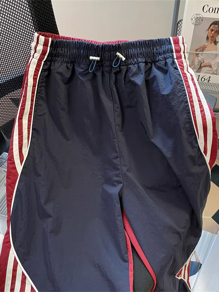Quần cargo ba sọc phối màu theo phong cách đường phố Mỹ dành cho nữ, quần ống rộng dáng rộng có dây rút thể thao dáng rộng mùa hè mỏng nhẹ