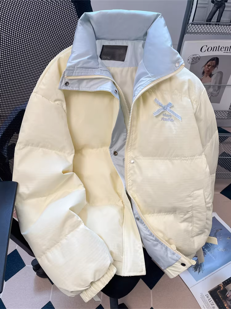 Áo khoác cotton ngắn có nơ màu kem dành cho phụ nữ nhỏ nhắn, áo khoác phao dày có cổ đứng mùa đông siêu phong cách.