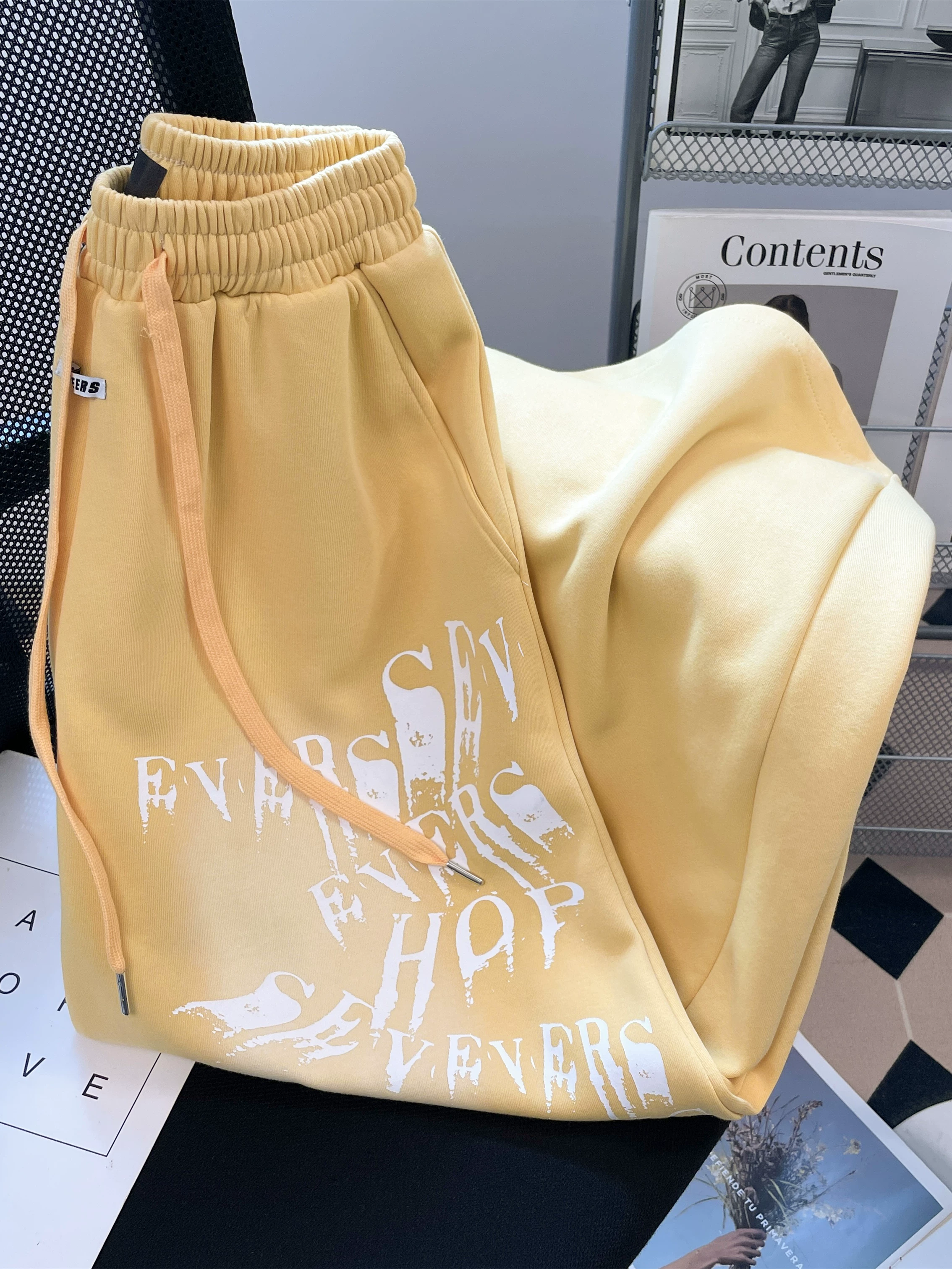 Quần thể thao nữ kiểu Mỹ in chữ gradient, dáng suông, chất liệu mềm mại, thích hợp cho mùa thu, kiểu dáng rộng rãi, thoải mái khi mặc khi nhảy hoặc chơi thể thao