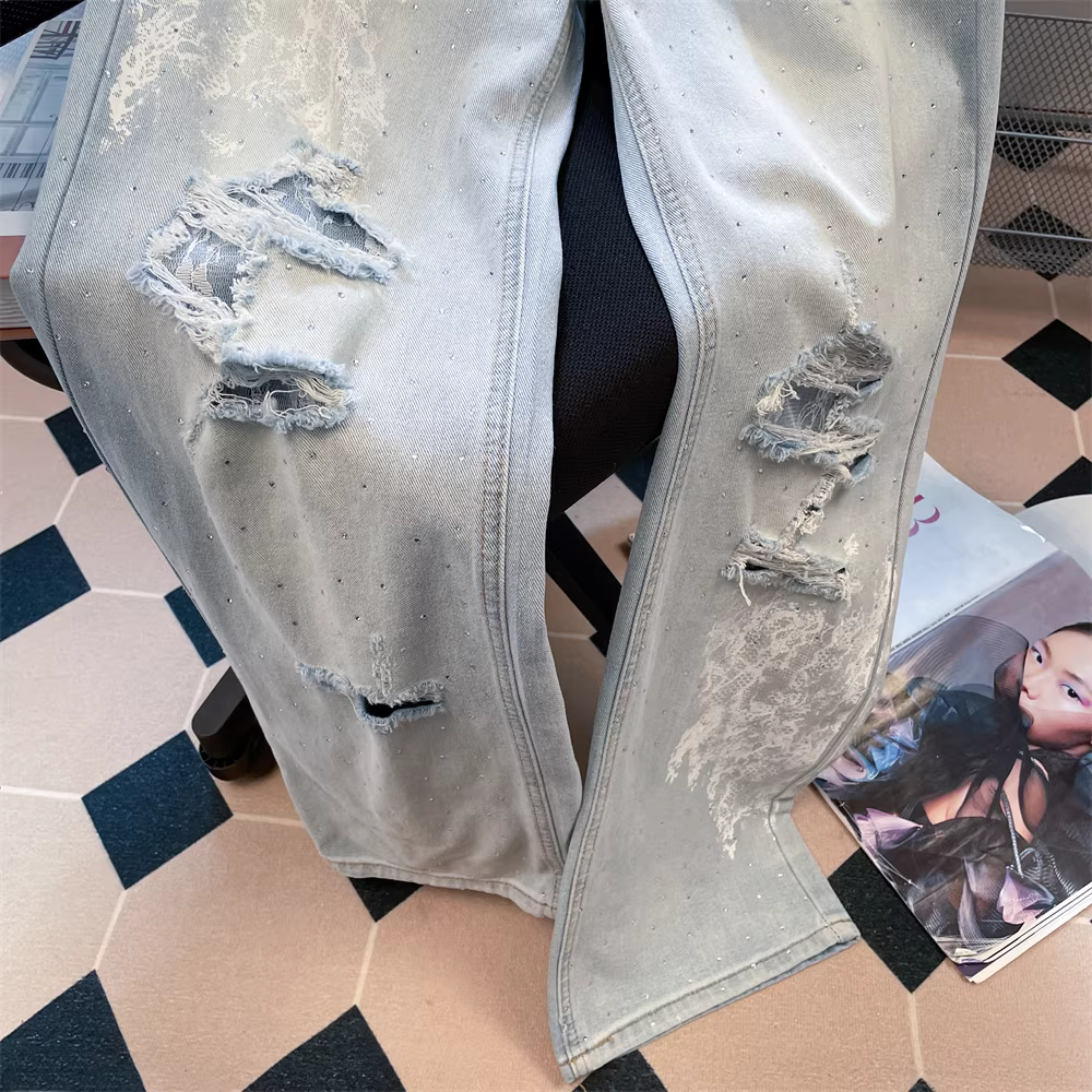 Quần jeans nữ phối ren rách kiểu mới 2025, màu xanh nhạt vintage, cạp cao, dáng ôm, ống rộng, mùa hè