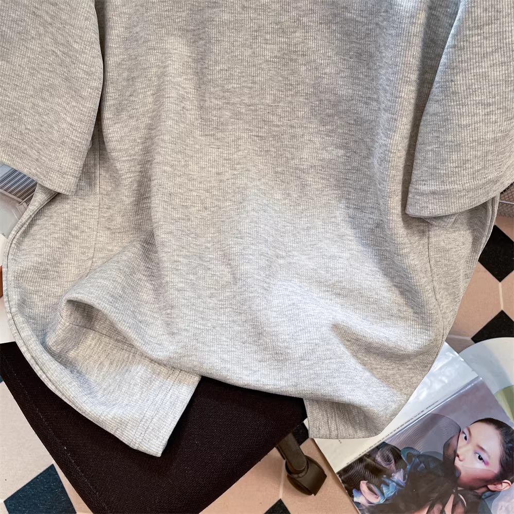 Áo polo cổ tròn bất đối xứng kiểu Mỹ, áo thun ngắn tay dành cho nữ, thiết kế mới mùa hè, kiểu dáng độc đáo, ôm dáng.