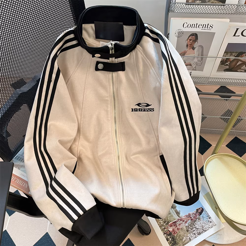 Áo khoác da lộn cổ đứng phối vải sọc thêu kiểu Mỹ dành cho nữ, mùa thu sớm 2025, phong cách thường ngày, áo khoác bóng chày