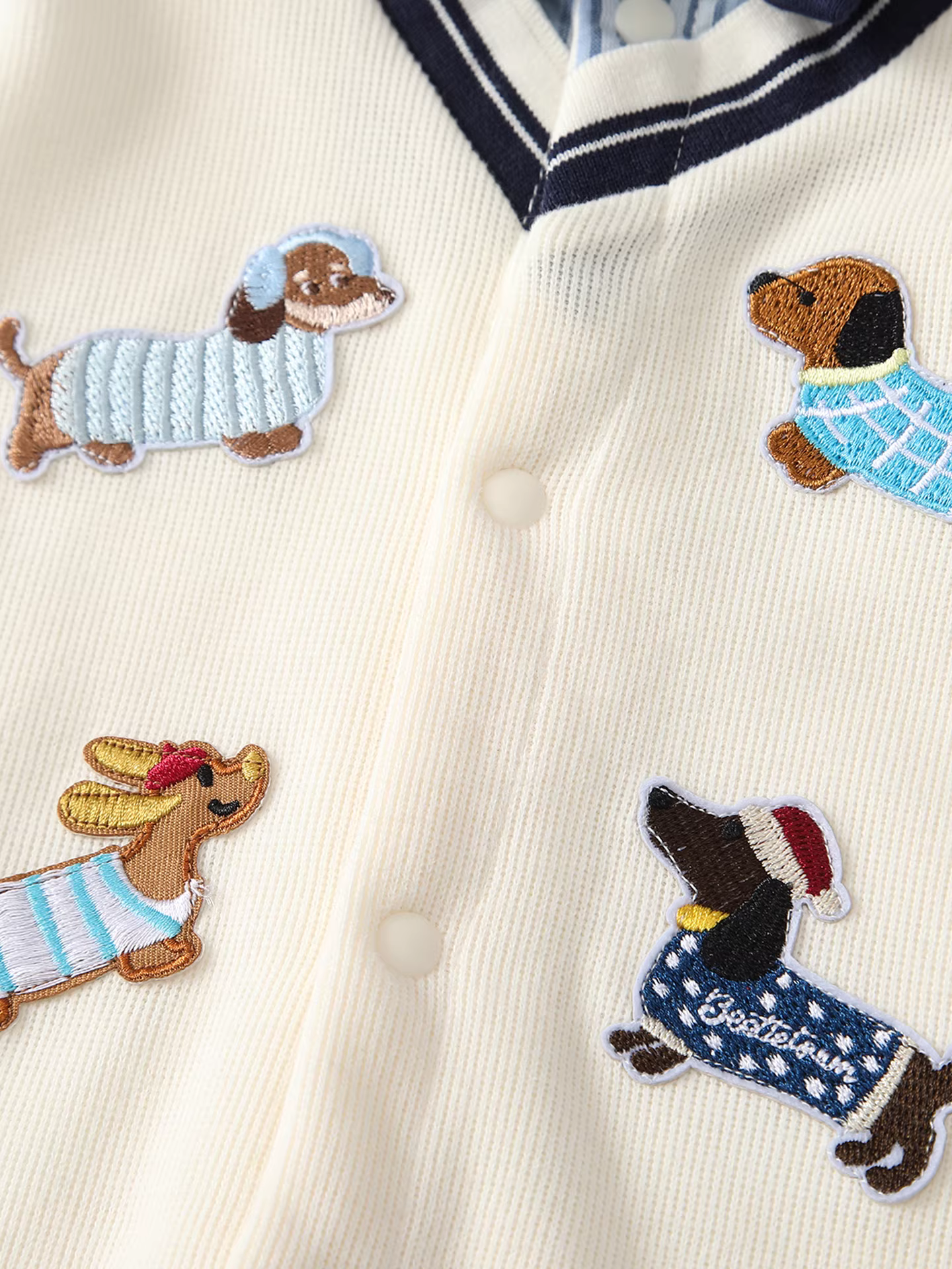 Quần áo trẻ em trang phục mùa thu bé trai sơ sinh áo liền quần trăng tròn trăm ngày đi chơi quý ông một tuổi áo liền quần quần áo bò mùa xuân và mùa thu