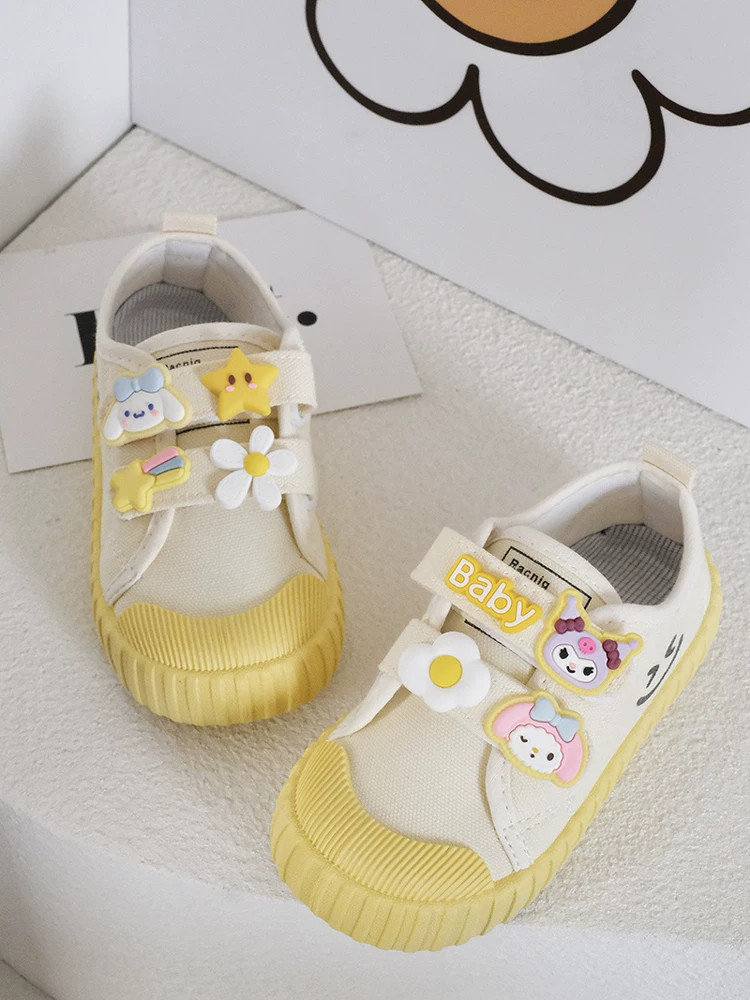 Giày vải Velcro dành cho bé gái mùa xuân hè phong cách mới mẫu giáo giày đi trong nhà cho trẻ em Giày vải đế mềm chống trượt cho trẻ em