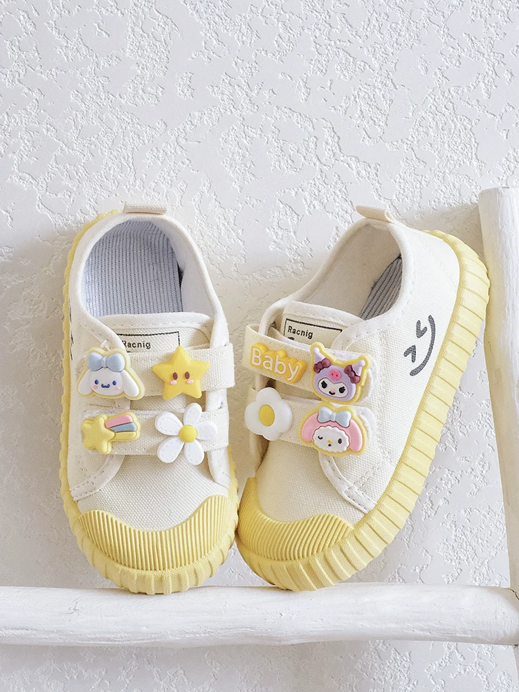 Giày vải Velcro dành cho bé gái mùa xuân hè phong cách mới mẫu giáo giày đi trong nhà cho trẻ em Giày vải đế mềm chống trượt cho trẻ em
