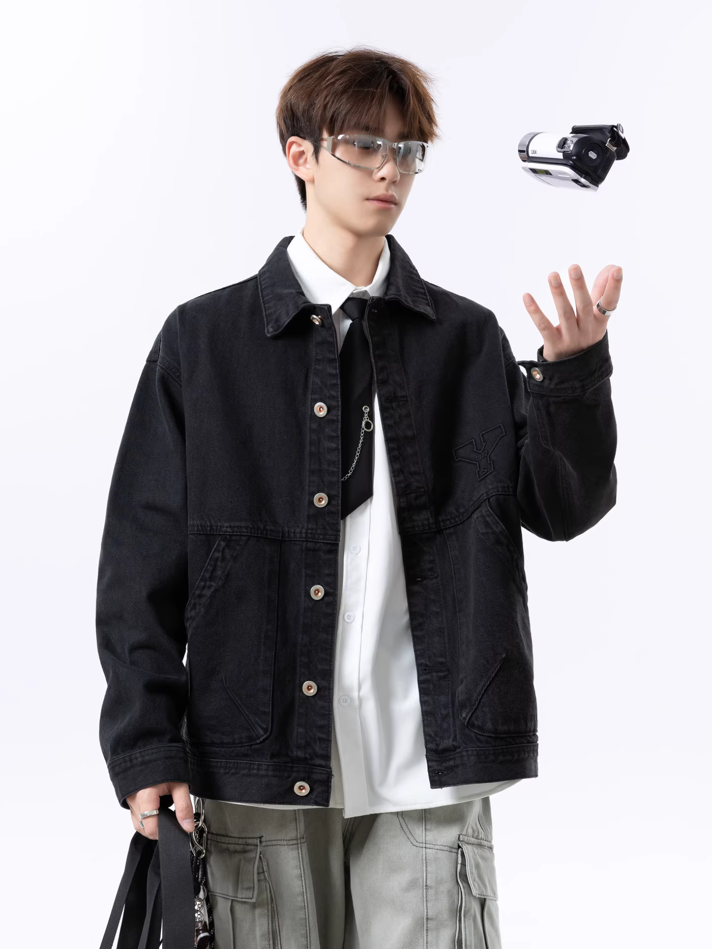 Wukong có sẵn áo khoác denim kiểu Mỹ cổ điển, đã qua xử lý làm mềm, dành cho nam và nữ, phong cách đường phố retro, dáng rộng và đa năng.