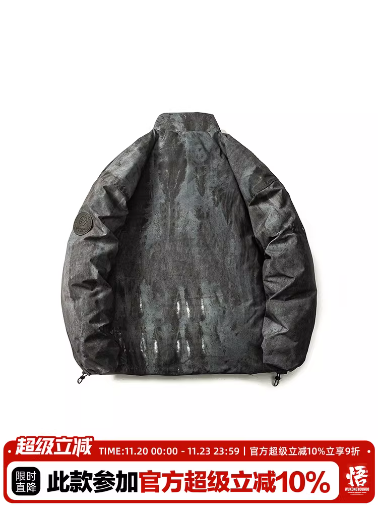 Wukong có sẵn áo khoác phao cổ đứng phong cách đường phố Mỹ, chất liệu lông vũ trắng 90%, dành cho nam, mùa đông 2025, kiểu dáng cổ điển, ấm áp và chống lạnh.