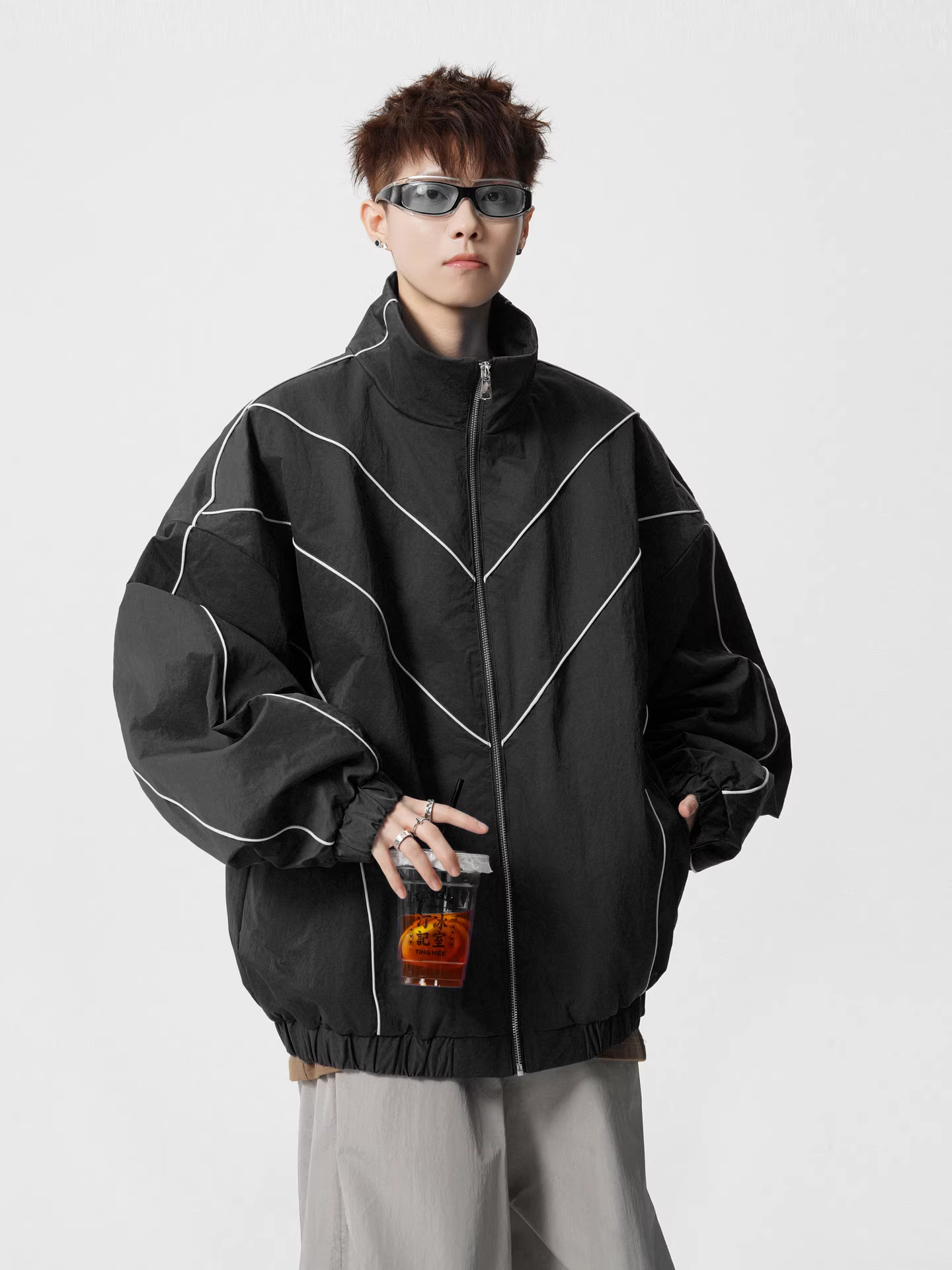 Wukong có sẵn áo khoác cotton cổ đứng phối sọc phản quang thời thượng mùa đông dành cho nam, phong cách cổ điển dành cho cặp đôi, dáng rộng, ấm áp và đa năng.