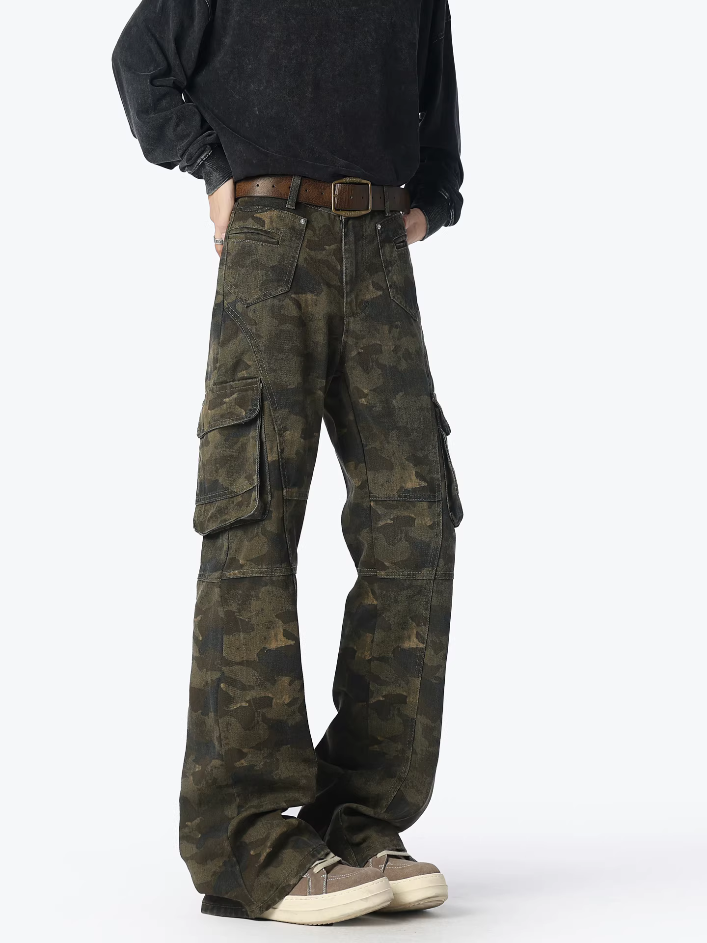 Wukong có sẵn quần cargo rằn ri kiểu Mỹ cổ điển nhiều túi, dáng loe dành cho nam, quần ống đứng thời trang hip-hop đường phố.