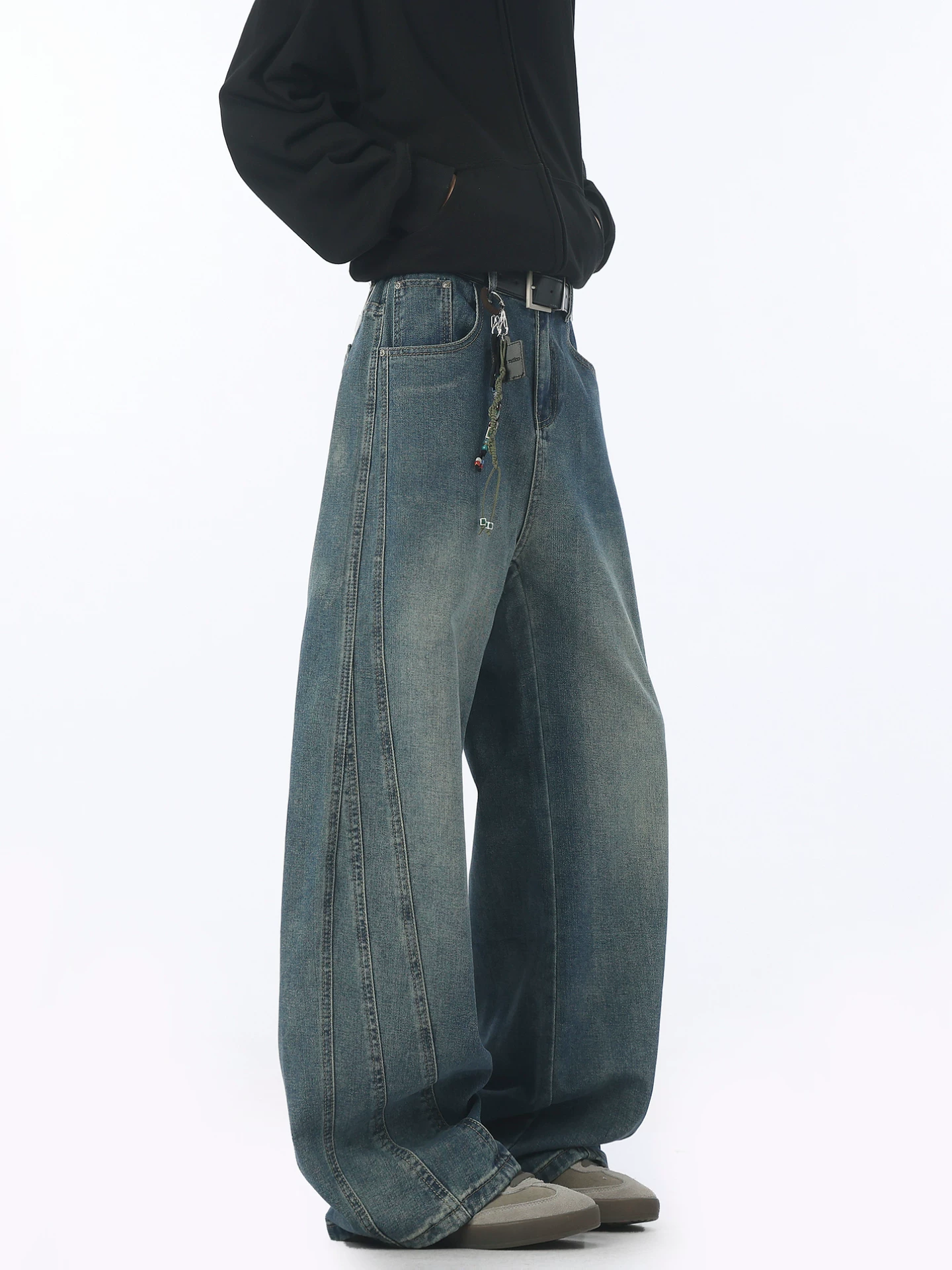 Ngộ Không có sẵn quần jean nam kiểu Mỹ hiện đại, dáng thẳng, phong cách vintage đã qua xử lý, dáng rộng, vừa vặn, đa năng.