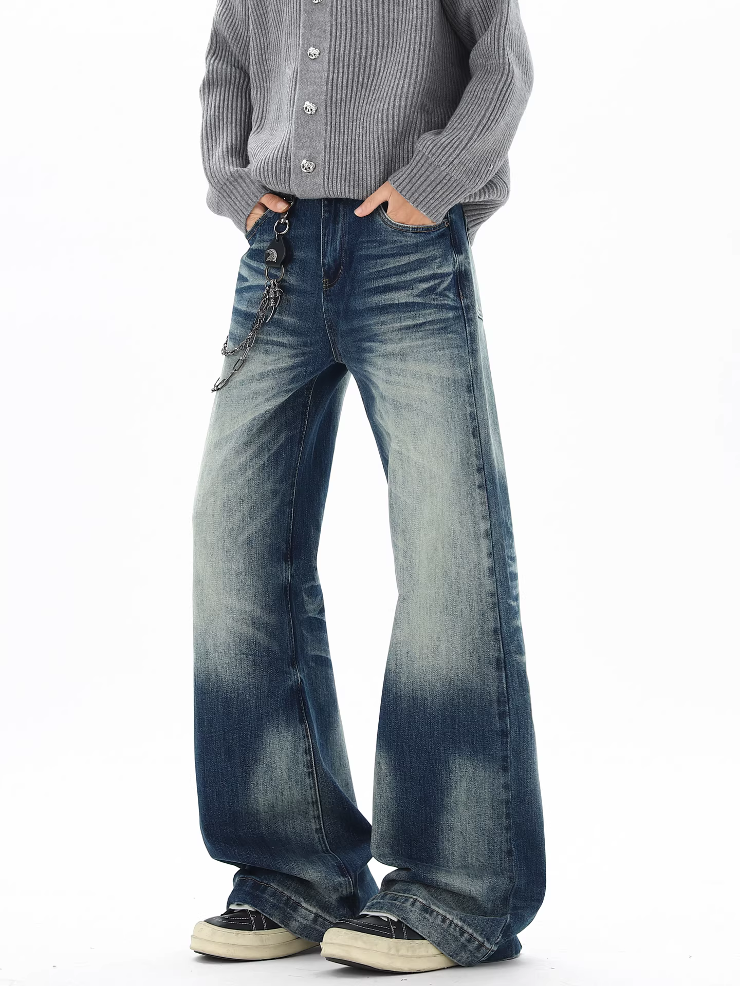 Ngộ Không có sẵn quần jean nam ống thẳng kiểu Mỹ, phong cách đã qua xử lý làm cũ, dáng rộng cổ điển, vừa vặn, đa năng.