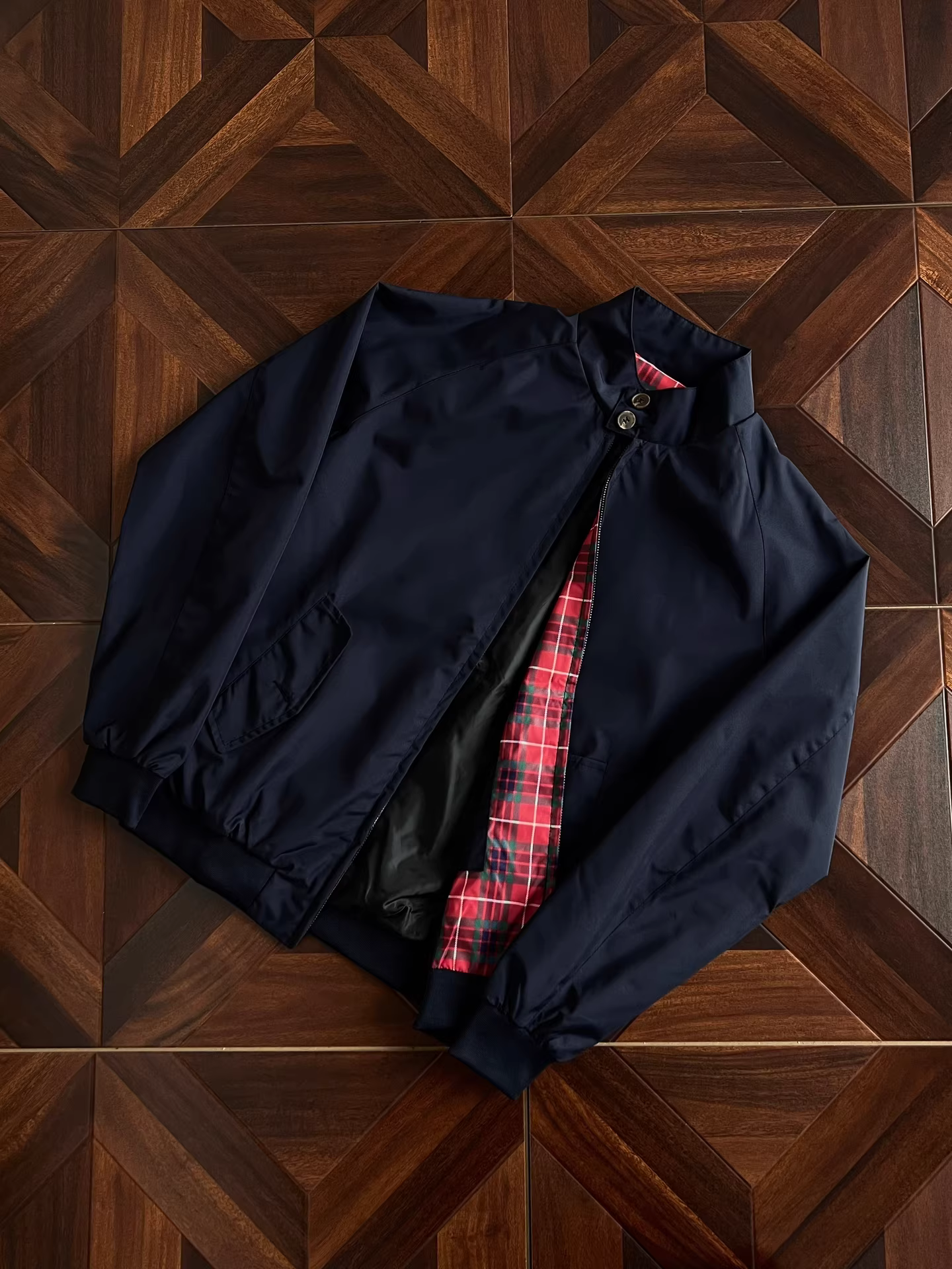 Wukong có sẵn áo khoác Harrington kiểu Mỹ cổ điển kẻ ca rô dành cho nam, thương hiệu thời thượng, dáng rộng, áo khoác thường ngày đa năng dành cho các cặp đôi.