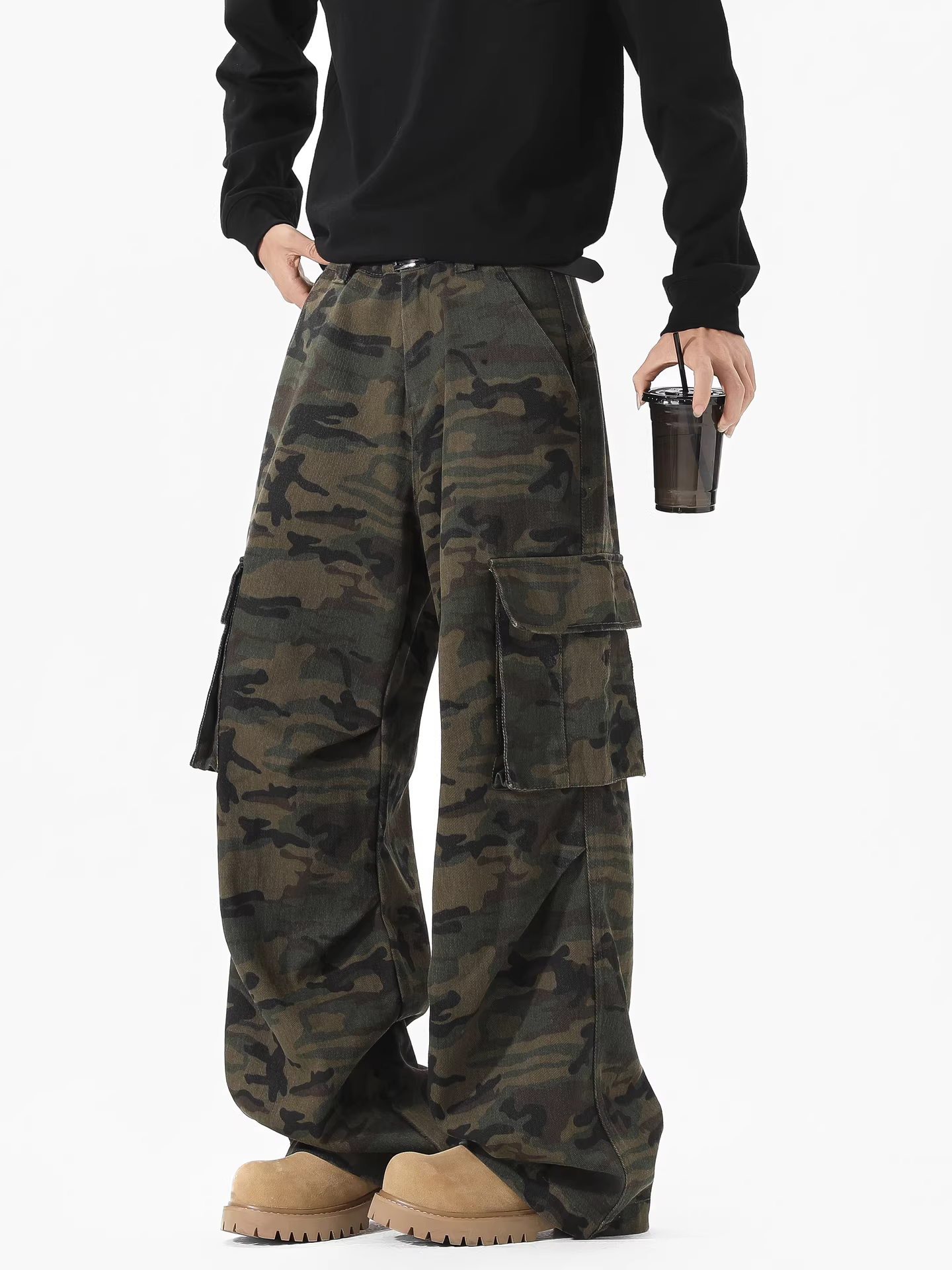 Ngộ Không có sẵn quần jean nam kiểu Mỹ, họa tiết rằn ri thời thượng, nhiều túi, dáng loe, rộng rãi và độc đáo, quần ống rộng hợp xu hướng.