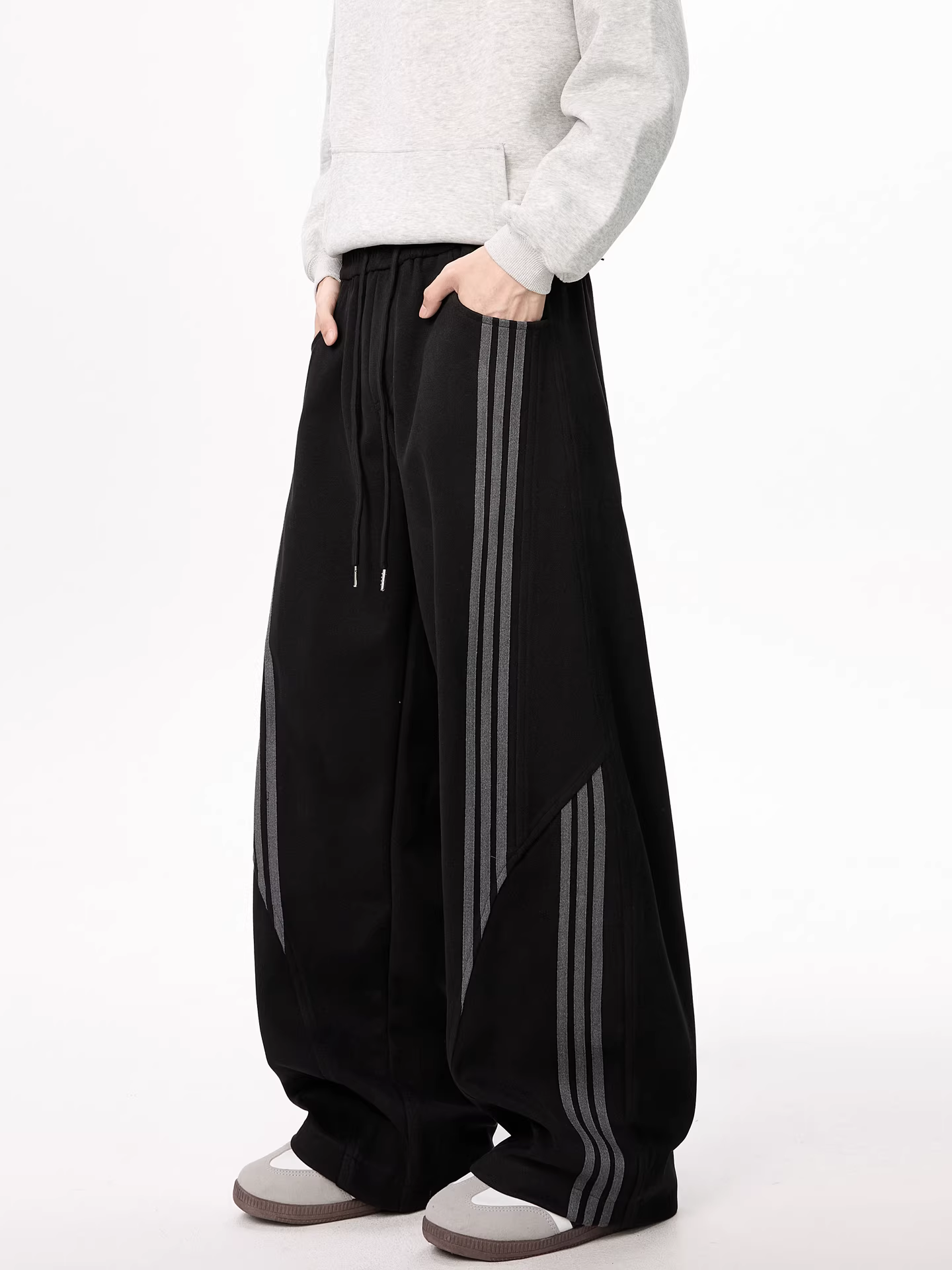 Wukong có sẵn quần thể thao nam kiểu Mỹ cổ điển, sọc, ống thẳng, vạt cong, phong cách đường phố mùa thu, quần rộng thùng thình, thoải mái.