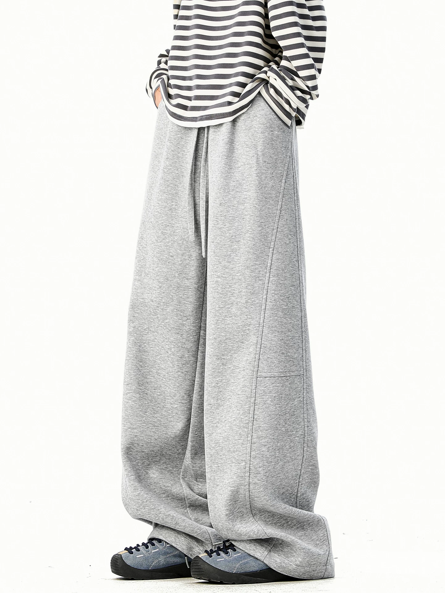 Wukong có sẵn quần thể thao nam kiểu Mỹ, chất liệu dày 320G, thiết kế dáng rộng, phong cách đường phố thời thượng, thoải mái.