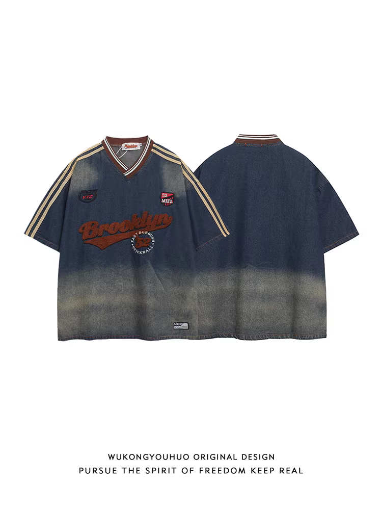 Wukong có sẵn áo thun denim ngắn tay phong cách đại học cổ điển Mỹ đã qua xử lý, dành cho nam và nữ, áo kiểu chữ V thời thượng dành cho cặp đôi mùa hè.
