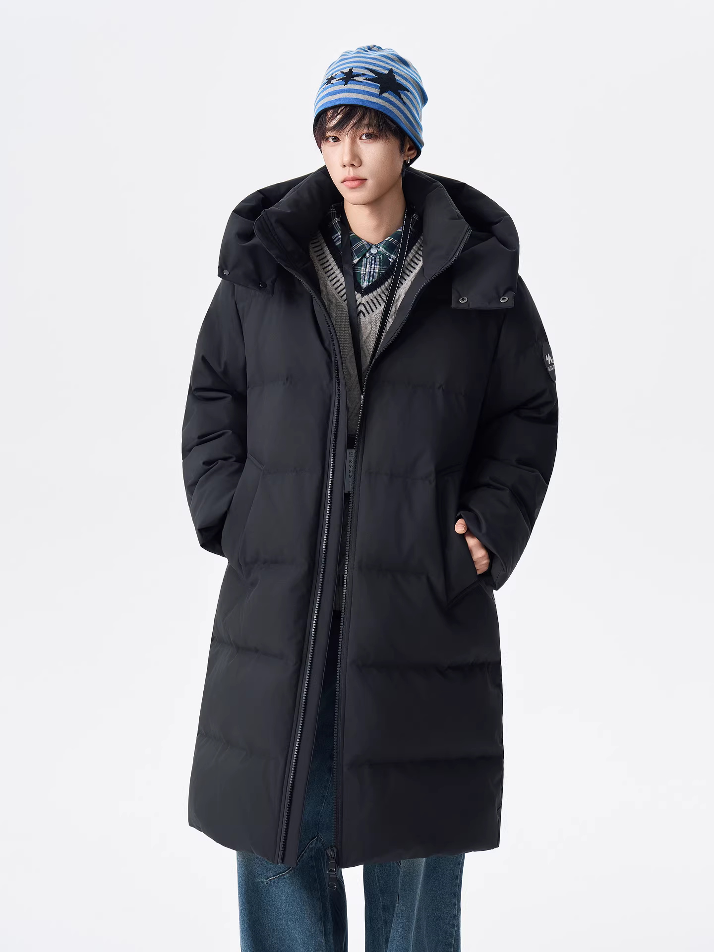 Ngộ Không có sẵn áo khoác phao nam dài trung bình, kiểu dáng thời thượng mùa đông, chất liệu 90% lông vũ, có mũ trùm đầu có thể tháo rời, chống lạnh và giữ ấm.