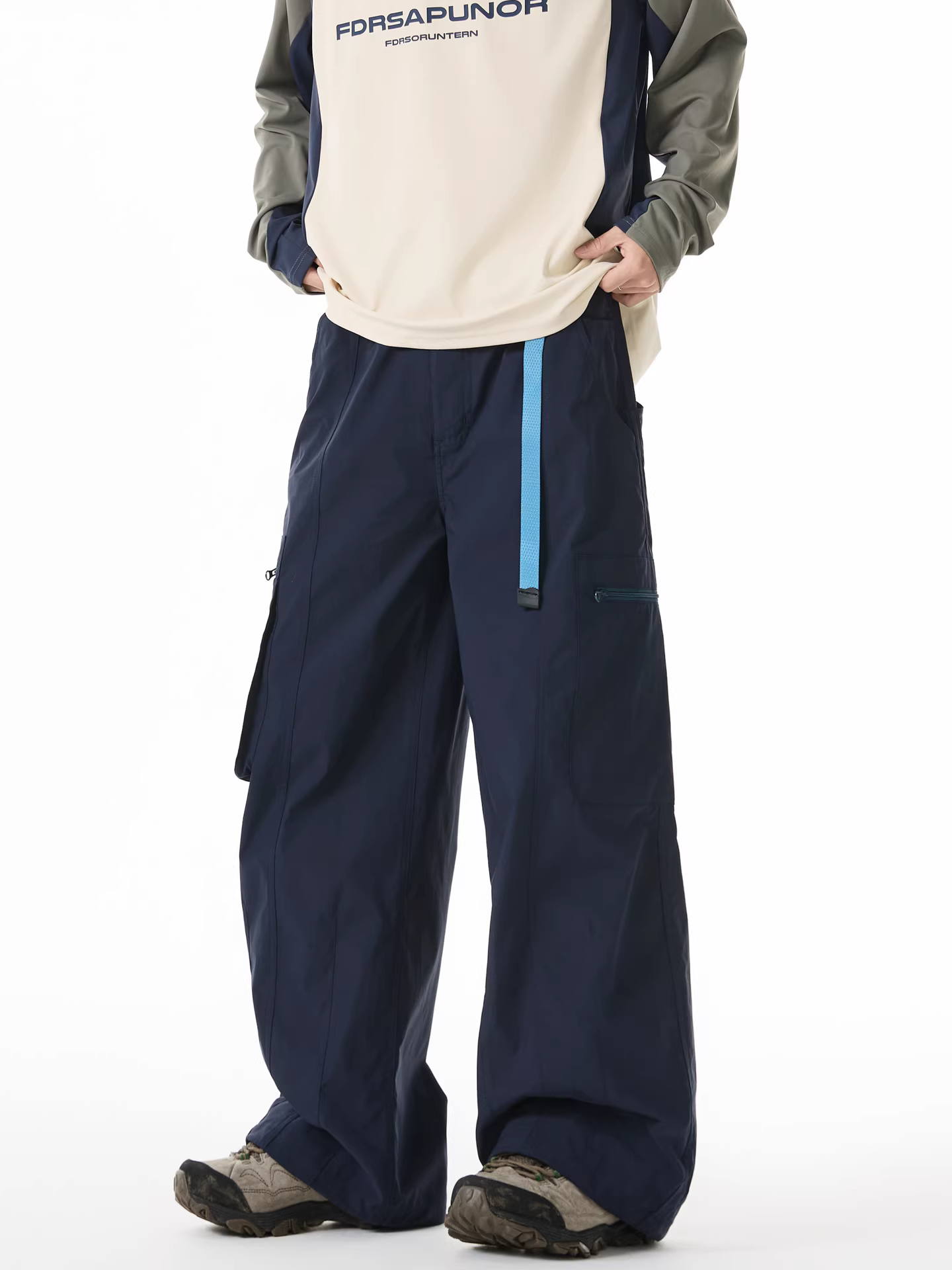 Ngộ Không có sẵn quần jogger nam kiểu Mỹ thời thượng, túi hộp lớn, dáng thẳng, quần cargo rộng thùng thình, đa năng, phong cách vintage.