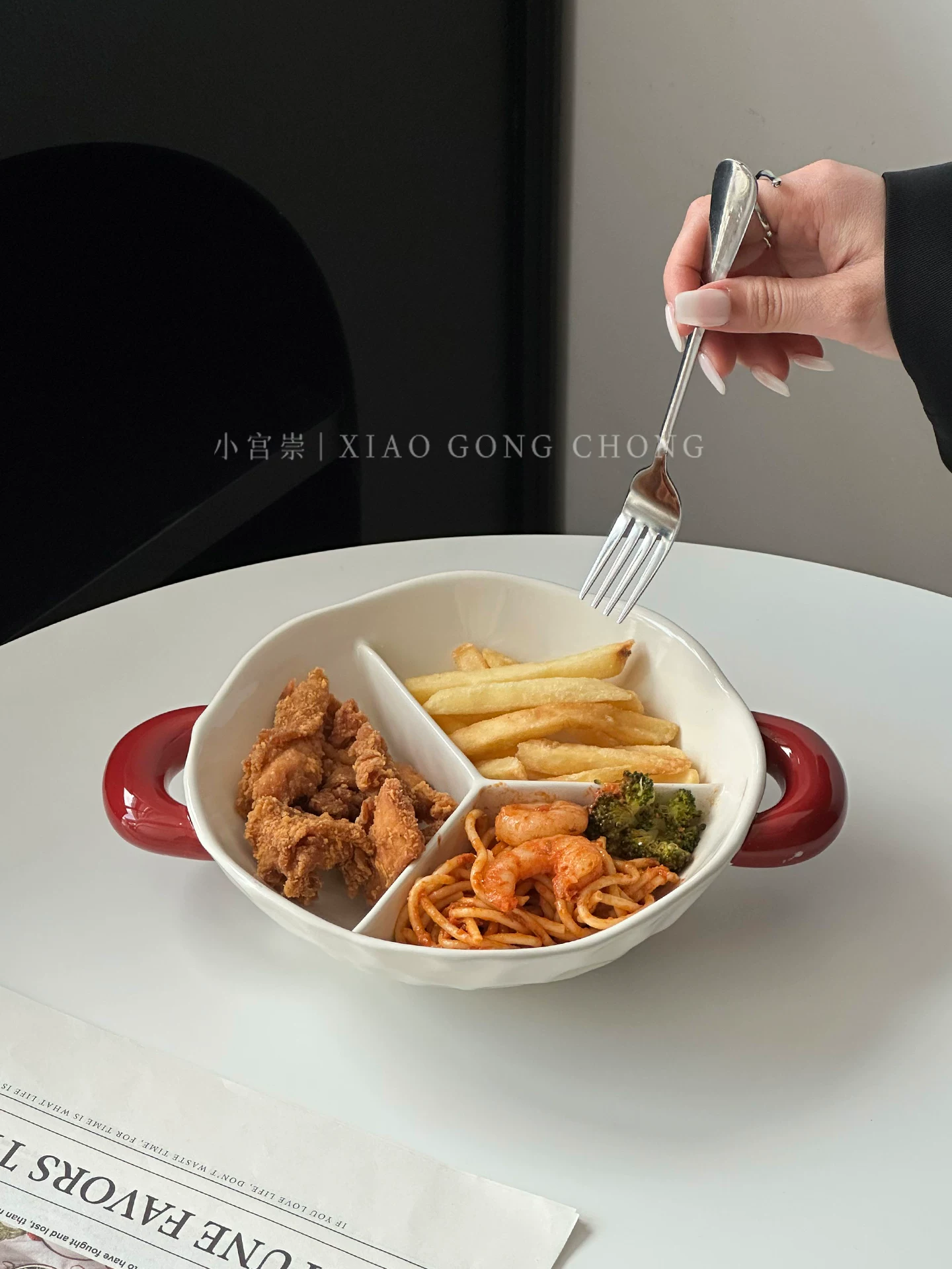 Đĩa chia ngăn bằng gốm sứ màu sắc phối hợp cao cấp dùng trong gia đình, đĩa đựng trái cây hai quai, đĩa đựng mì gà rán, đĩa ăn sáng, đĩa ăn ít chất béo.