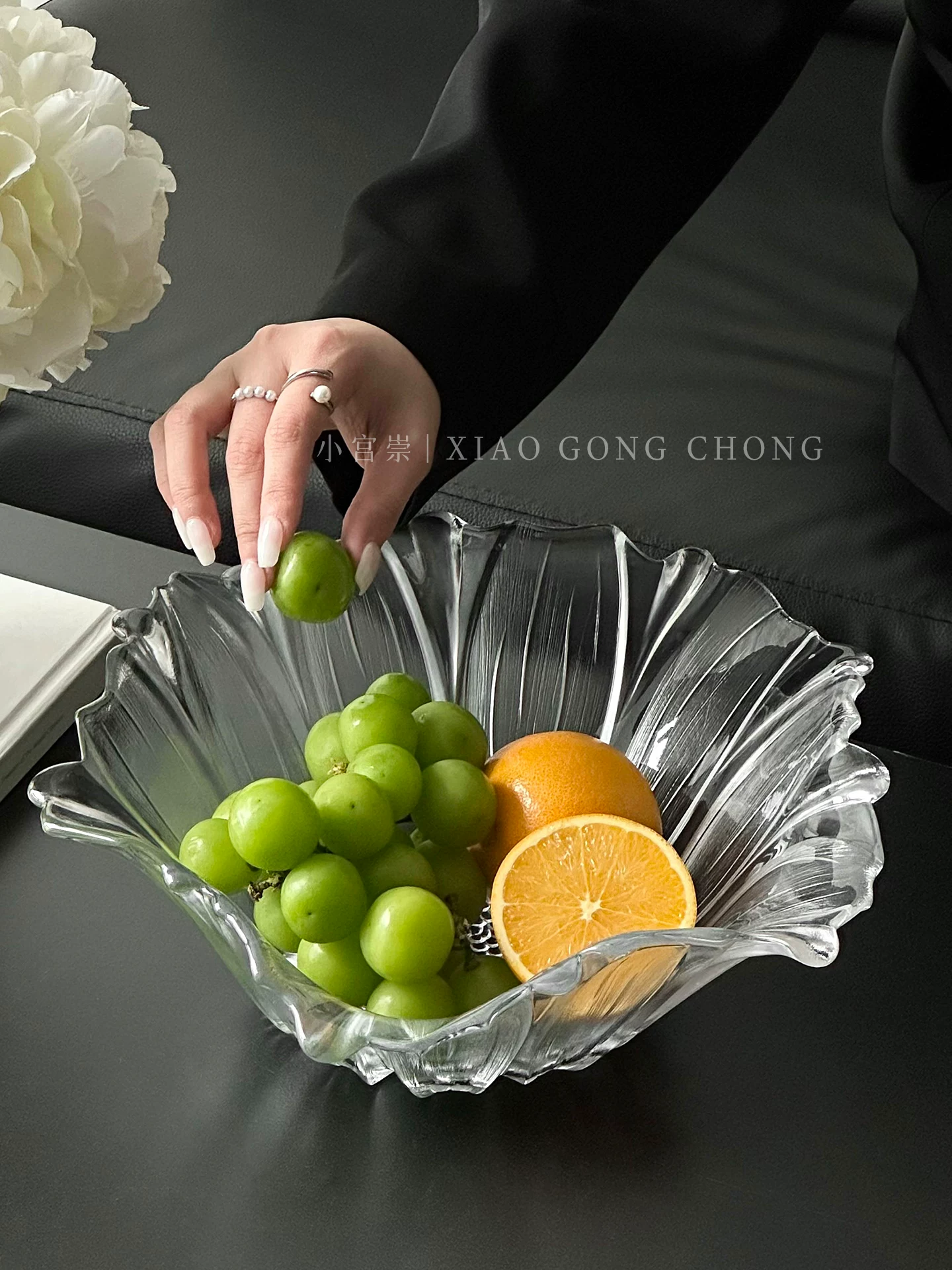 Đĩa đựng trái cây bằng thủy tinh dùng trong nhà ở bàn cà phê trong phòng khách, đĩa đựng trái cây khô cao cấp sang trọng nhẹ nhàng, bát đựng trái cây đẹp và tinh tế, đĩa trưng bày đồ ăn nhẹ.