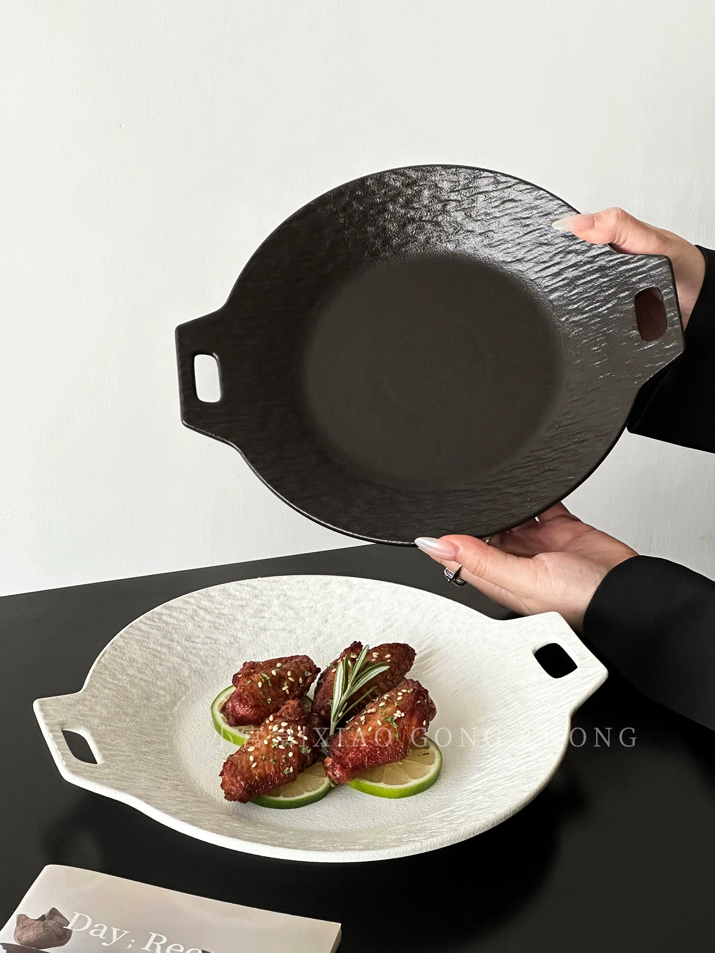 Đĩa gốm sứ họa tiết đá sang trọng nhẹ nhàng, mang lại cảm giác cao cấp, đĩa kiểu Tây hai quai chống nóng gia dụng, đĩa ăn, đĩa mì ống, đĩa bít tết, đĩa món ăn lạnh.