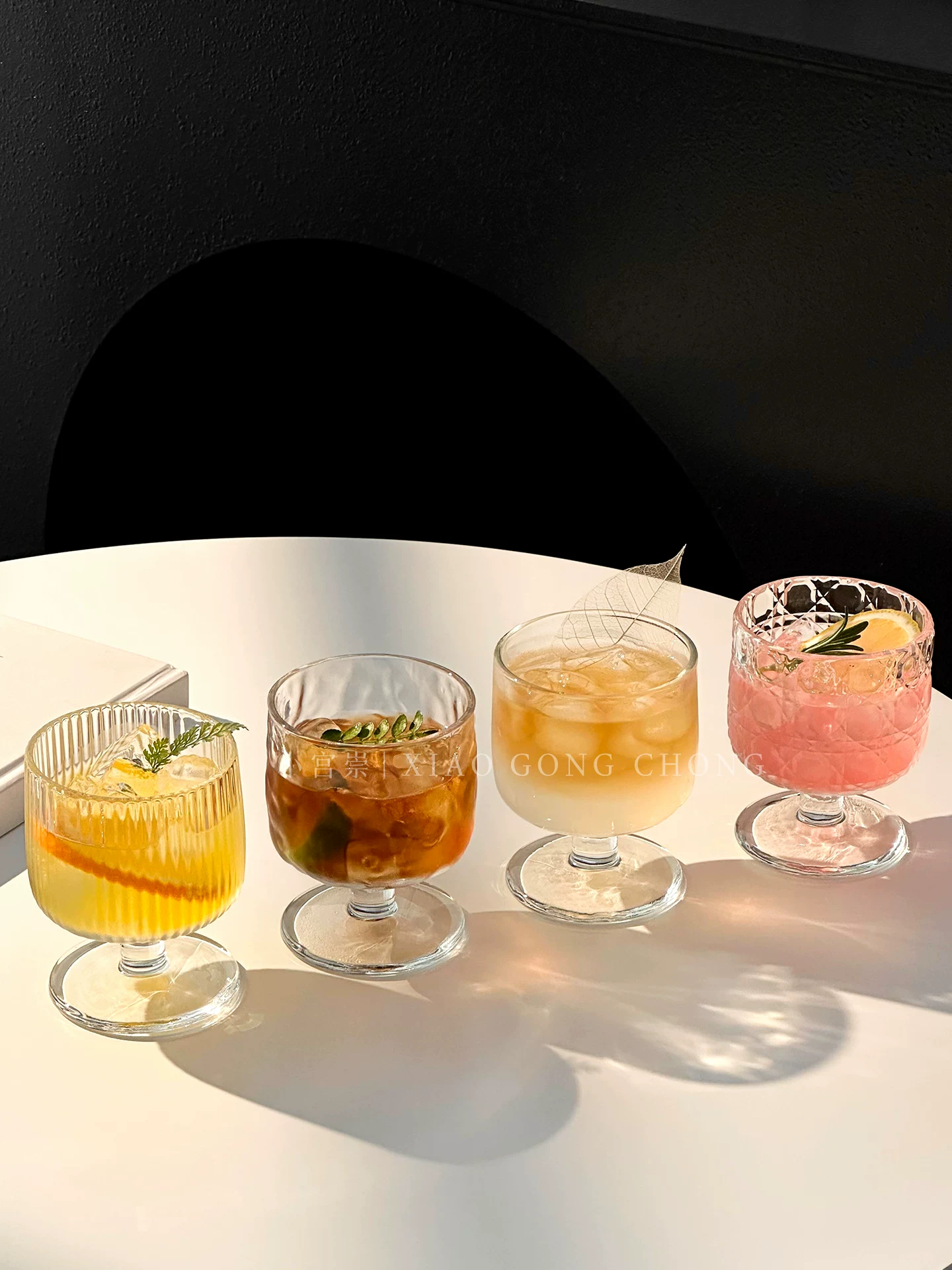 Ly thủy tinh cổ điển, xinh xắn như trên Instagram, ly cocktail hơi say đắm, ly nước ép, ly cà phê Americano latte.