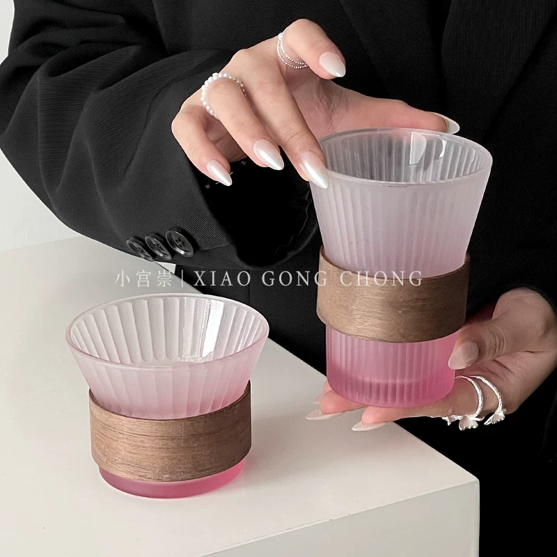 Ly thủy tinh sọc dọc màu gradient, ly uống nước gia dụng có tay cầm bằng gỗ chống bỏng, ly cà phê cao cấp, ly uống nước lạnh.
