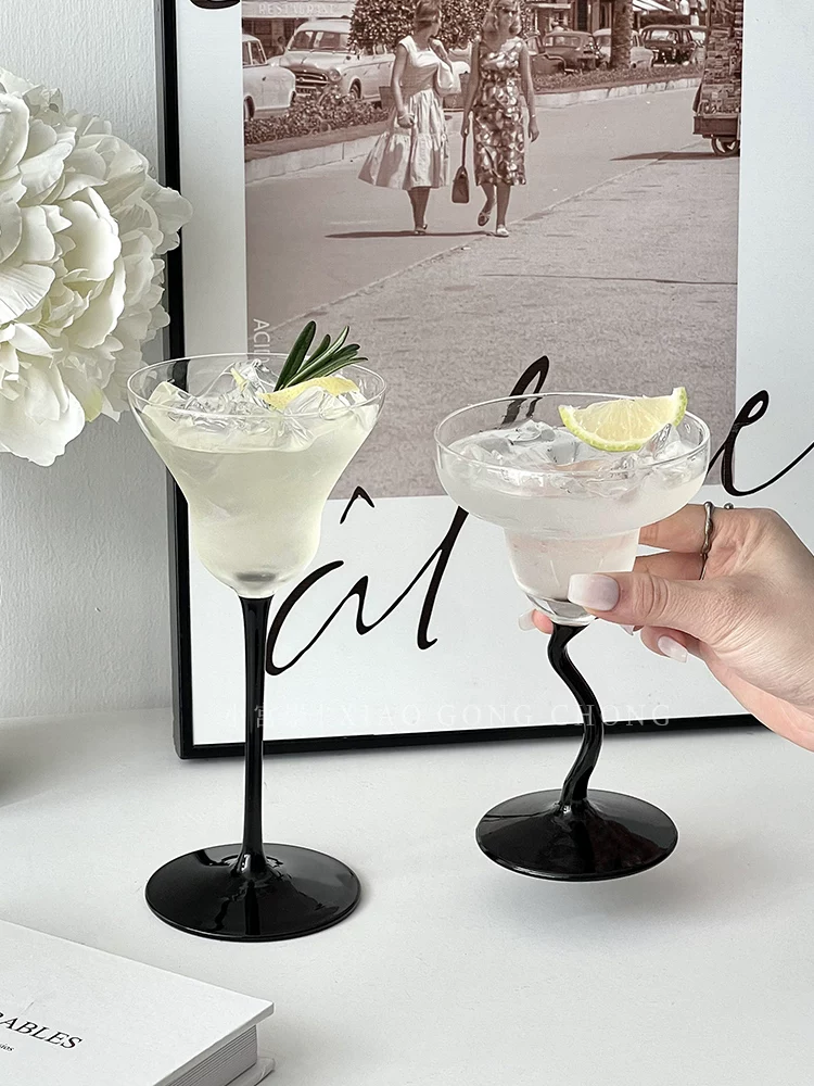 Ly cocktail đen độc đáo với chân ly cong sáng tạo và độc đáo, ly margarita, ly sâm banh, ly rượu vang có ga, ly cao.