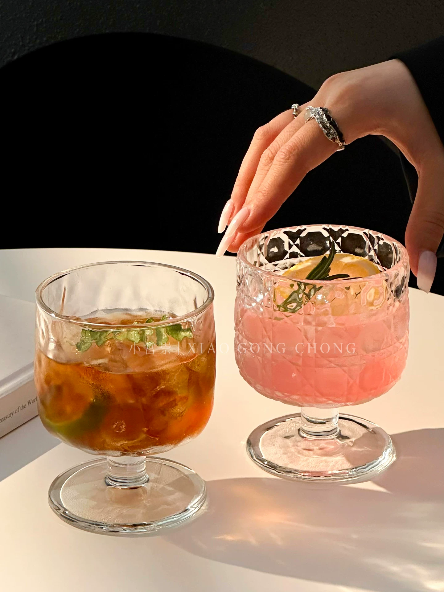 Ly thủy tinh cổ điển, xinh xắn như trên Instagram, ly cocktail hơi say đắm, ly nước ép, ly cà phê Americano latte.