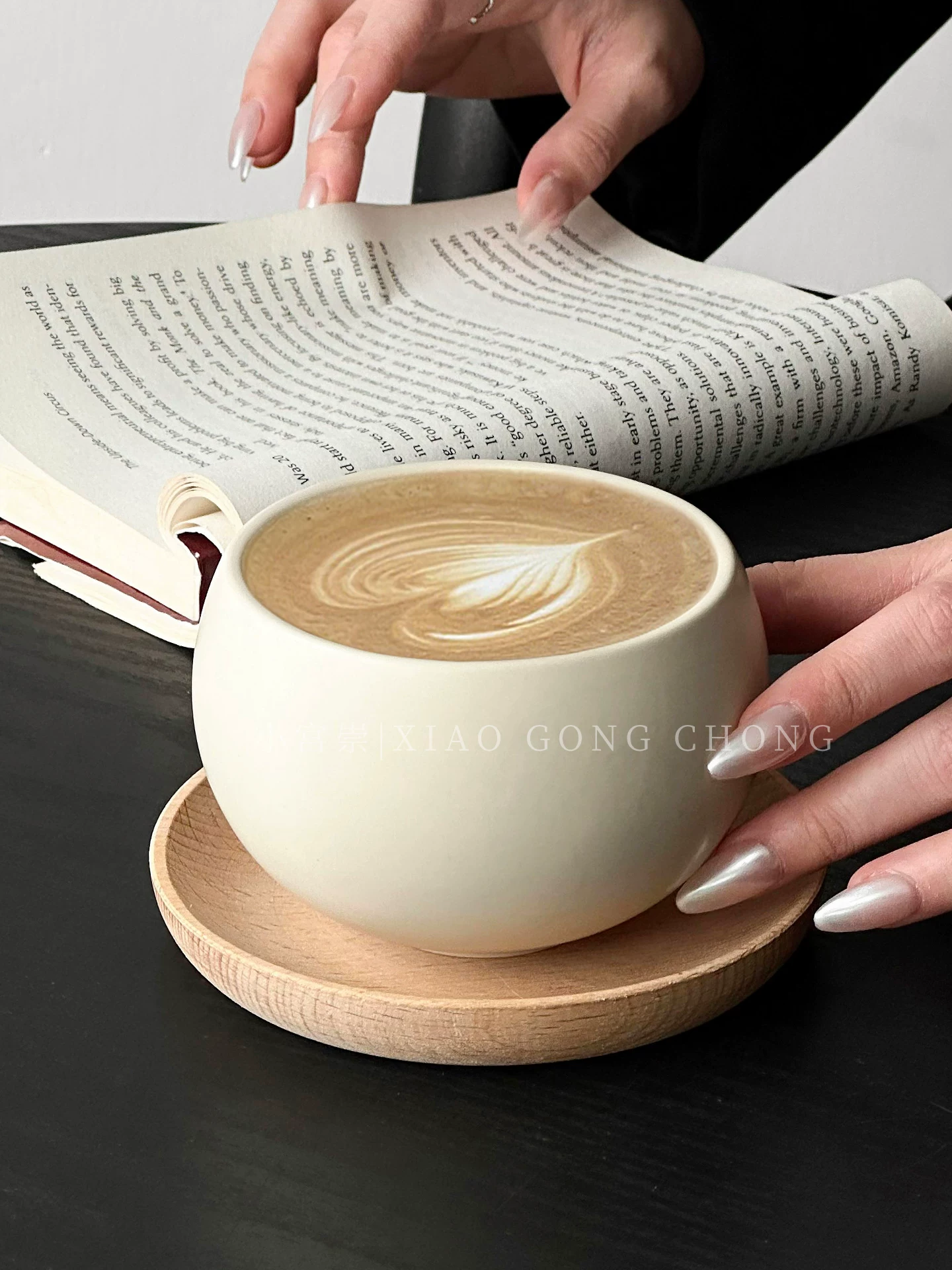 Tách và đĩa sứ màu trơn cổ điển, tách cà phê hình quả trứng sáng tạo, tách trà chiều latte nghệ thuật tinh tế, tách cầm tay