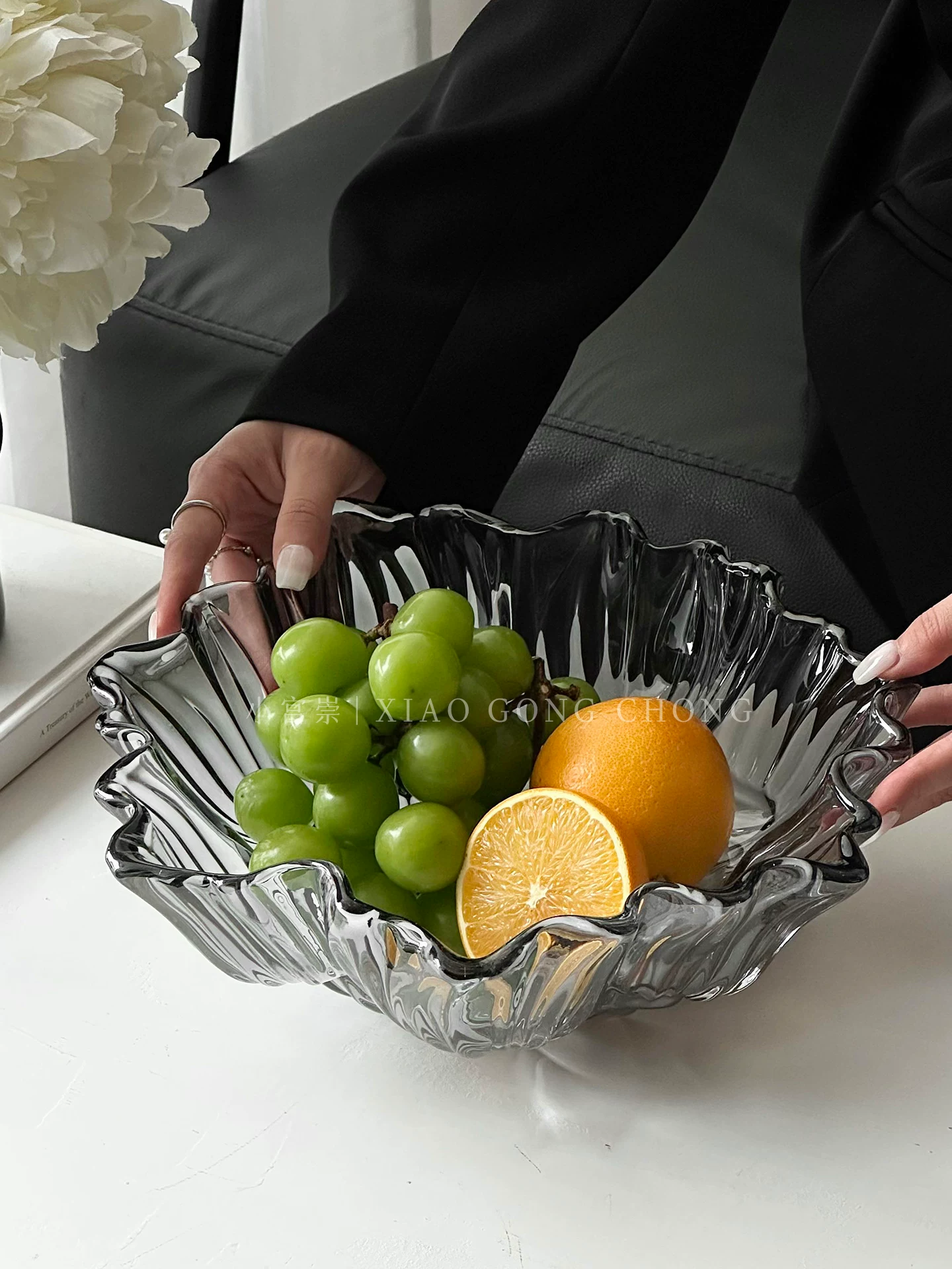 Đĩa trái cây thủy tinh sang trọng nhẹ nhàng để bàn cà phê phòng khách, vẻ ngoài tinh tế và đẹp mắt, thích hợp để trưng bày hoa quả khô, kẹo và đồ ăn nhẹ.