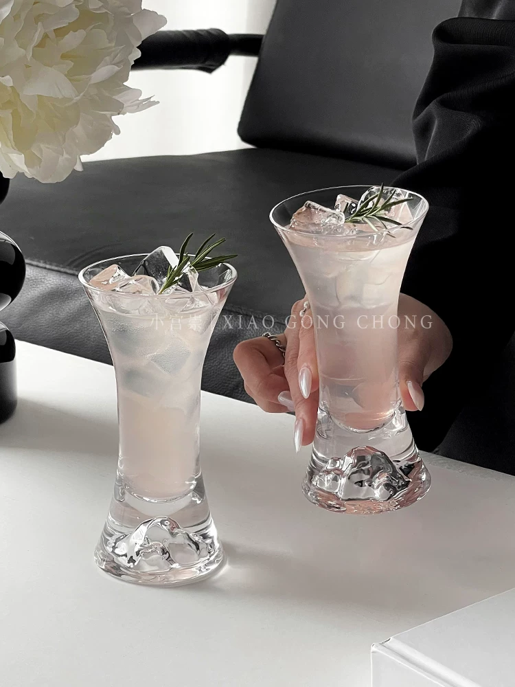 Ly thủy tinh pha lê cao cấp, kiểu dáng thon gọn, thích hợp ngắm cảnh, dùng được cho nước ép, rượu sâm banh, cocktail và đồ uống lạnh.