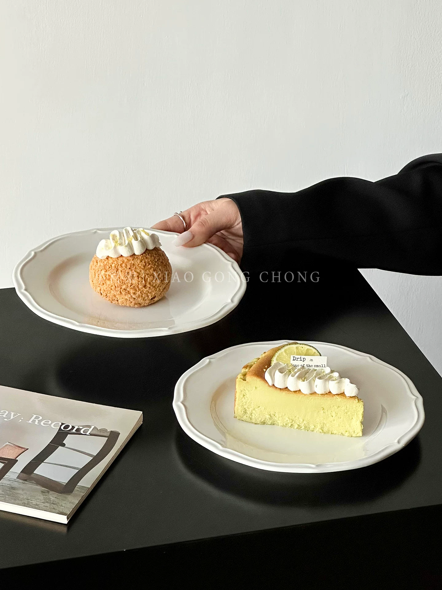 Đĩa tráng miệng gốm sứ kiểu Pháp cổ điển, màu trắng tinh khôi, họa tiết nổi, dùng cho bữa trà chiều, ăn nhẹ, bánh ngọt, bữa sáng